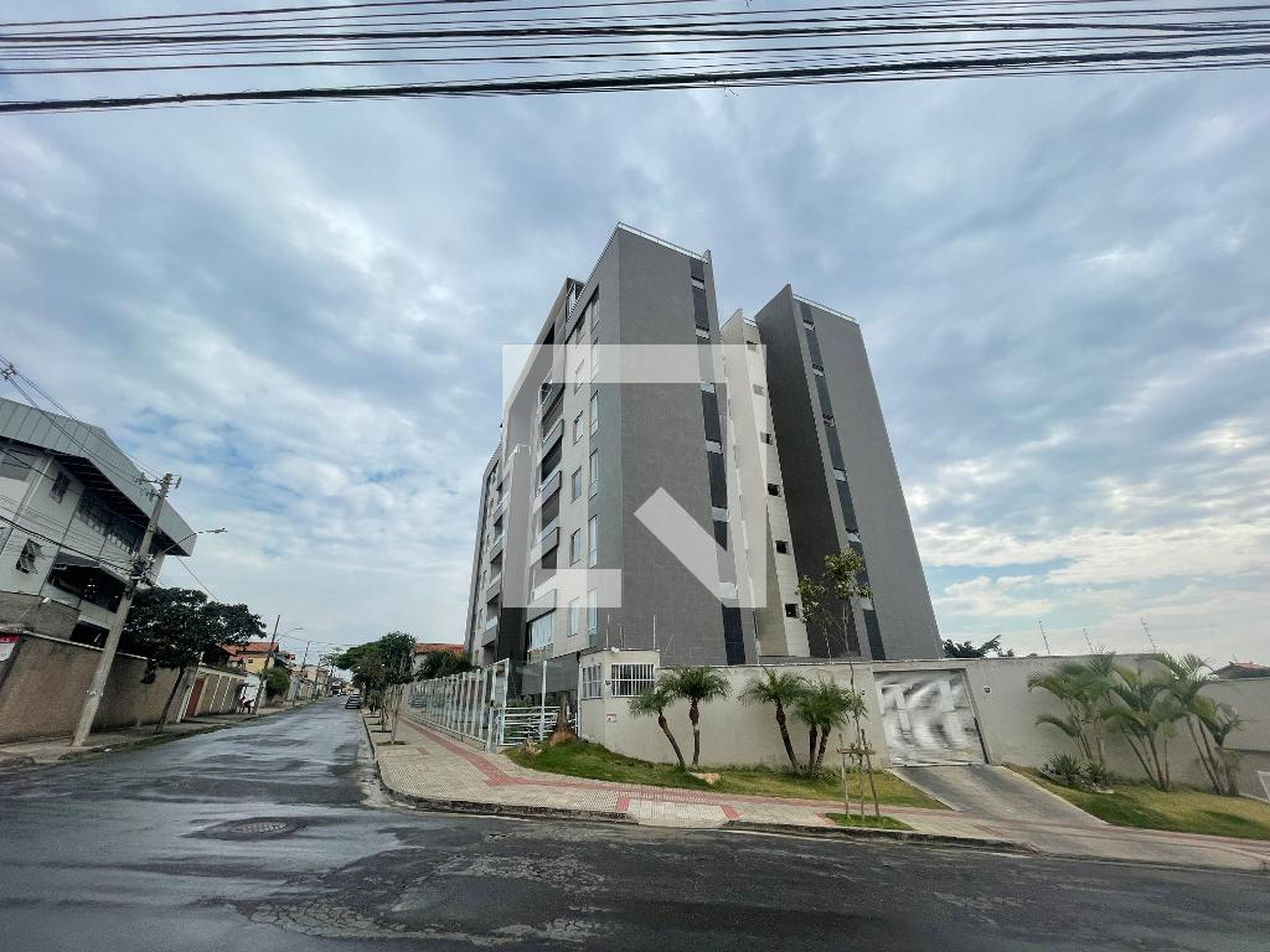 Fachada Condomínio em Rua Aristídes Ferreira de Castro, 198