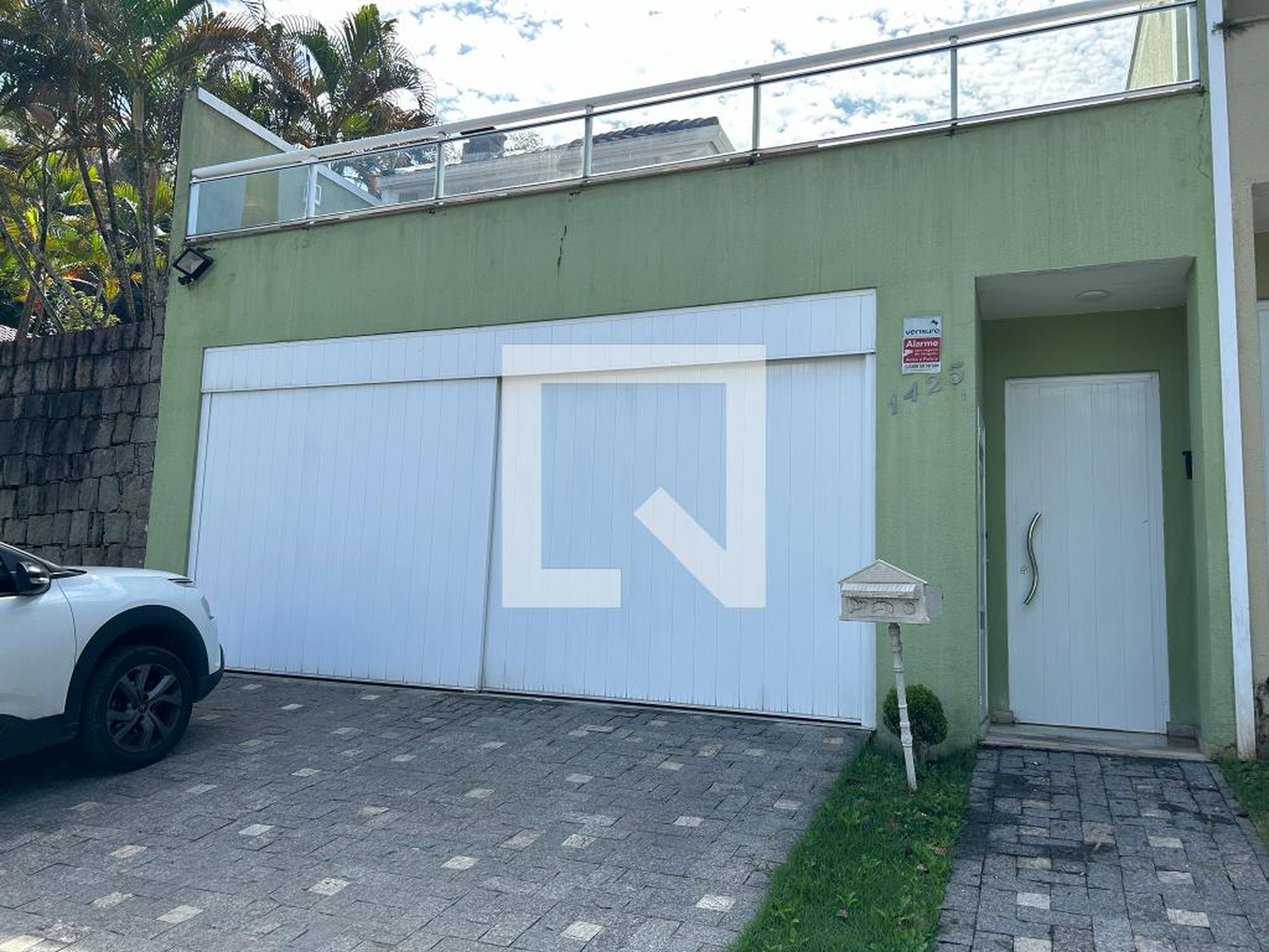 Fachada Condomínio em Rua Araticum, 1425