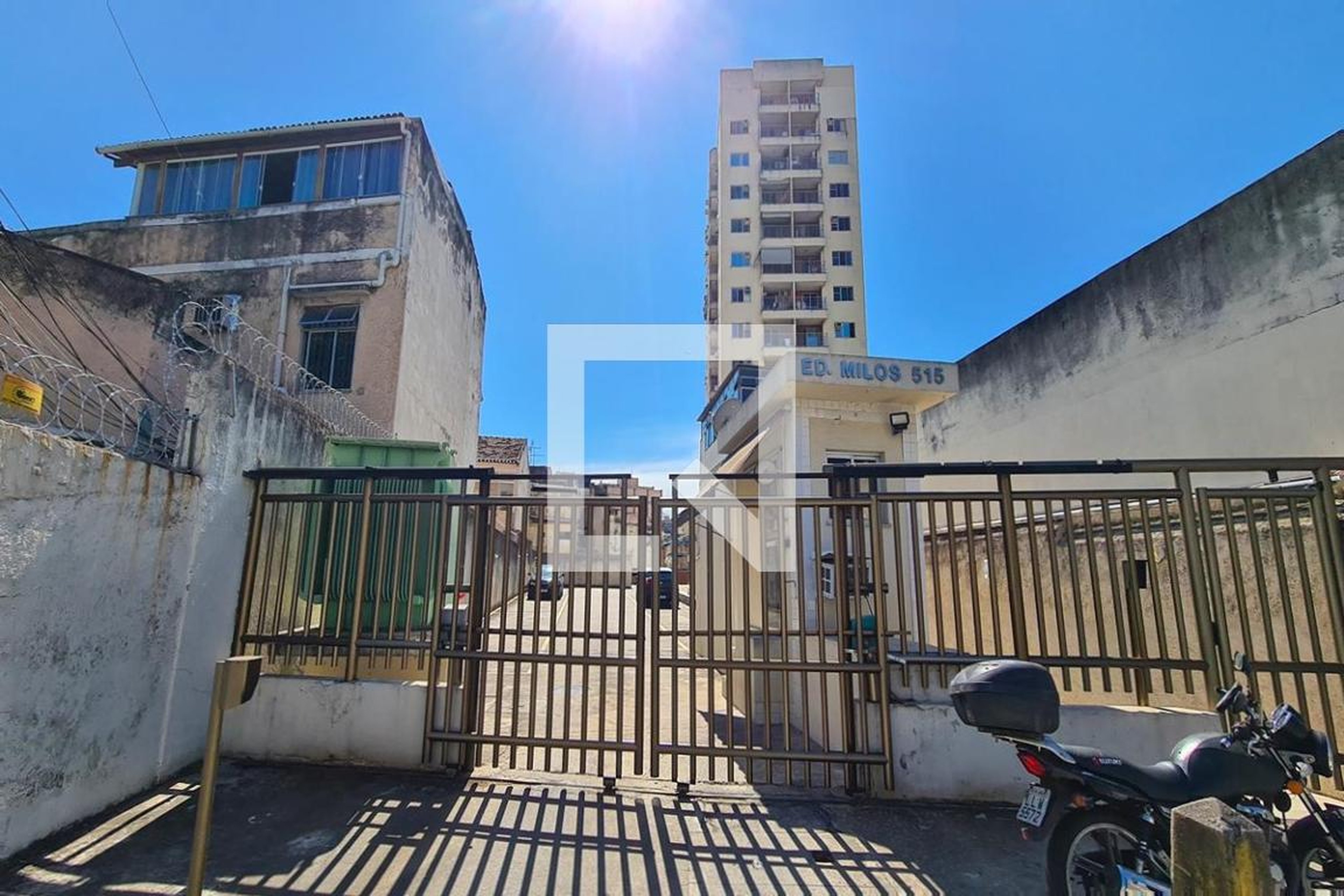 Fachada do Condomínio Condomínio Milos