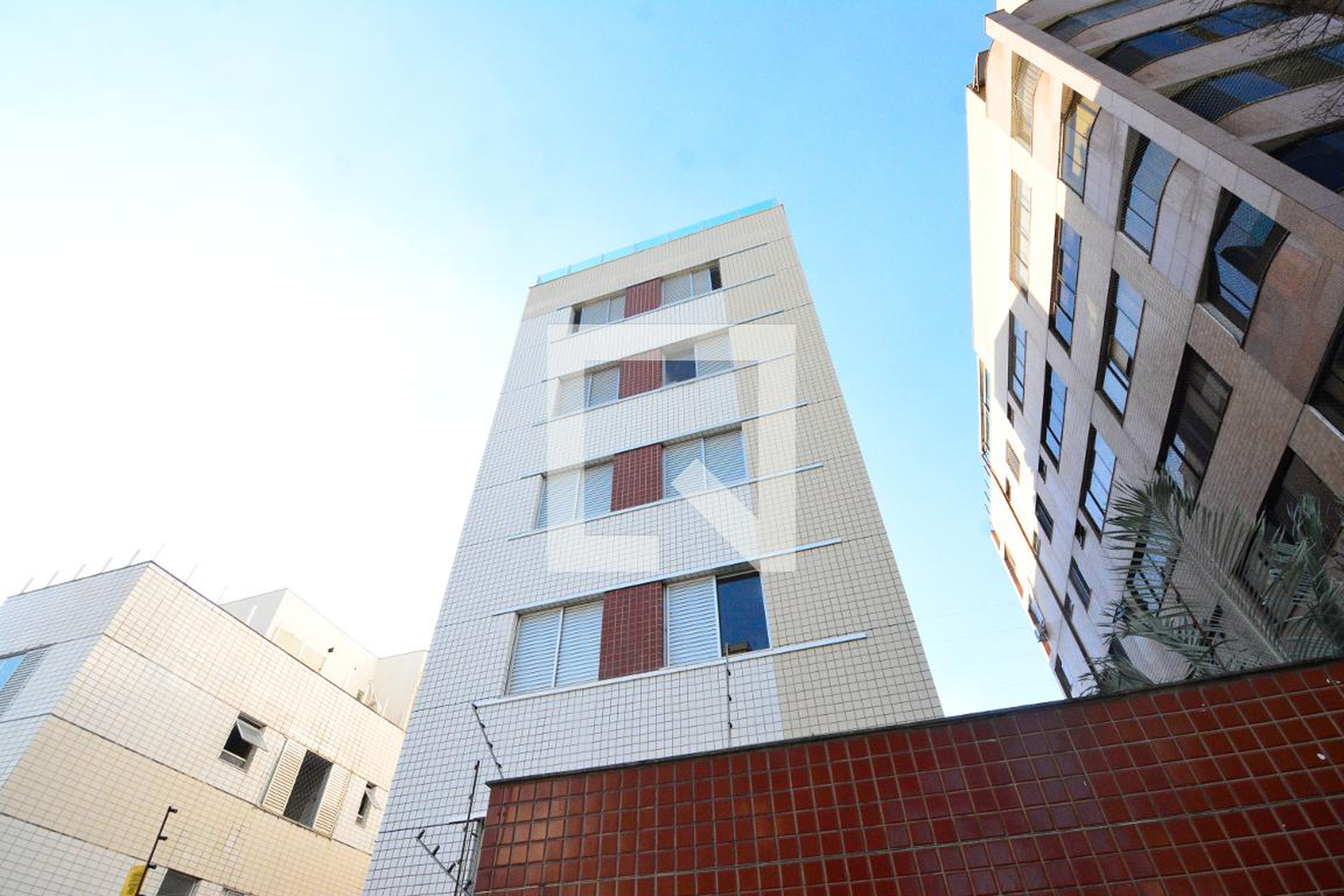 Fachada Condomínio em Rua Ulisses Marcondes Escobar, 195