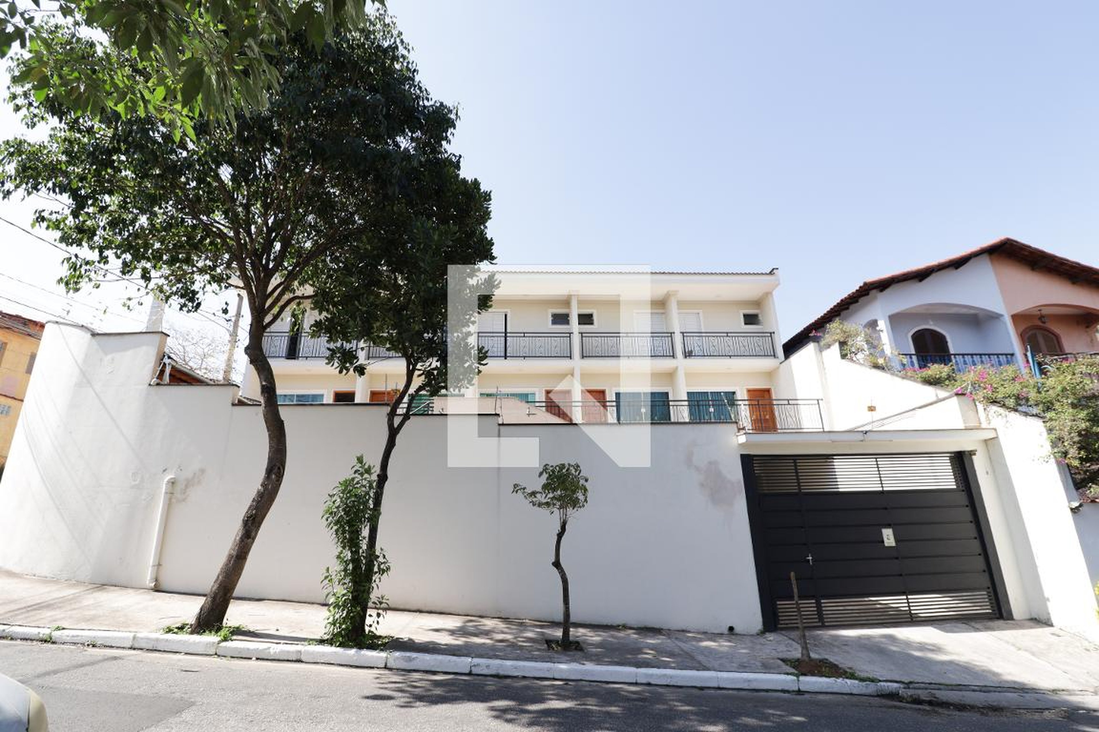 Fachada Condomínio em Rua Edite Émerson, 100