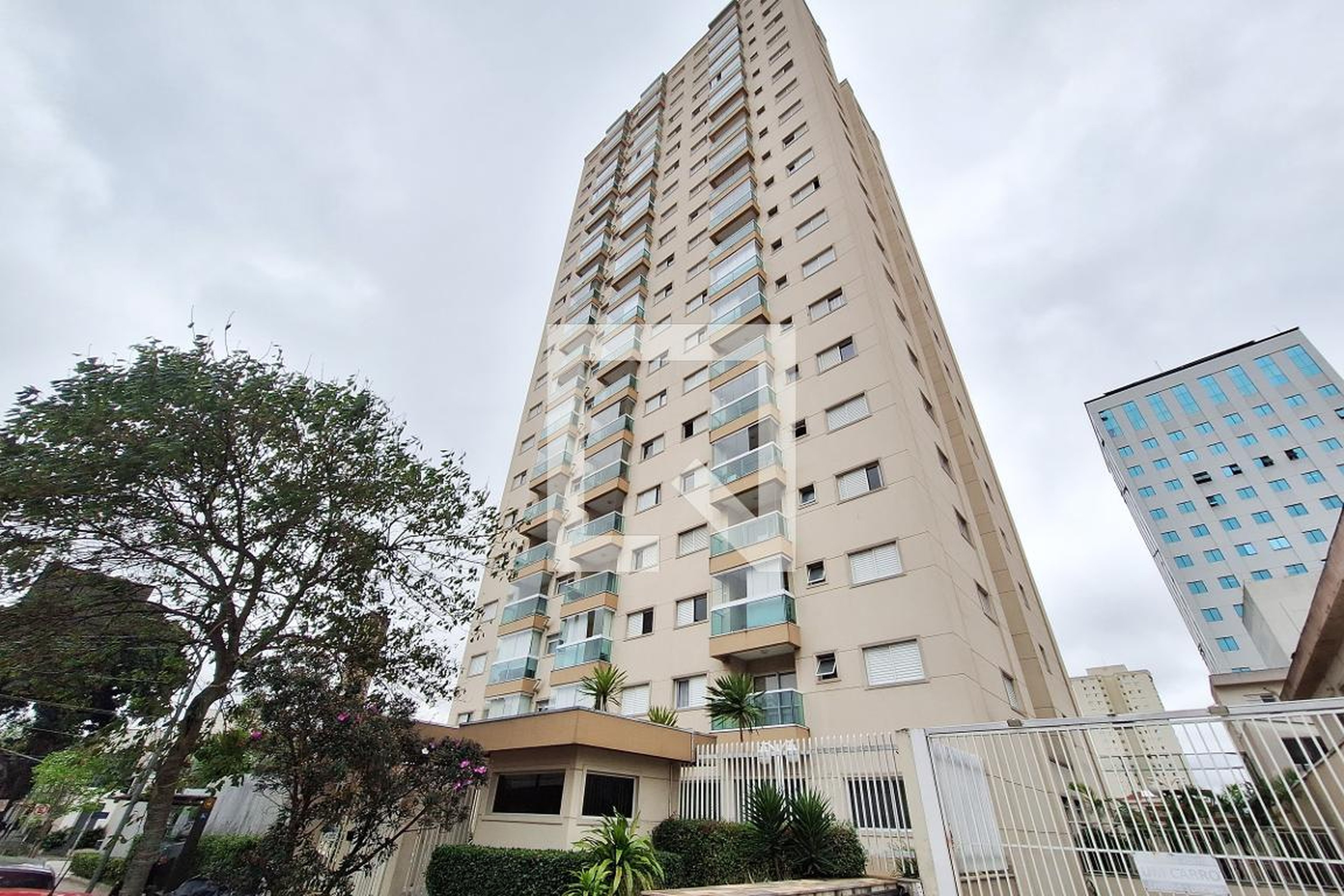 Fachada Condomínio em Rua Lino Coutinho, 1092