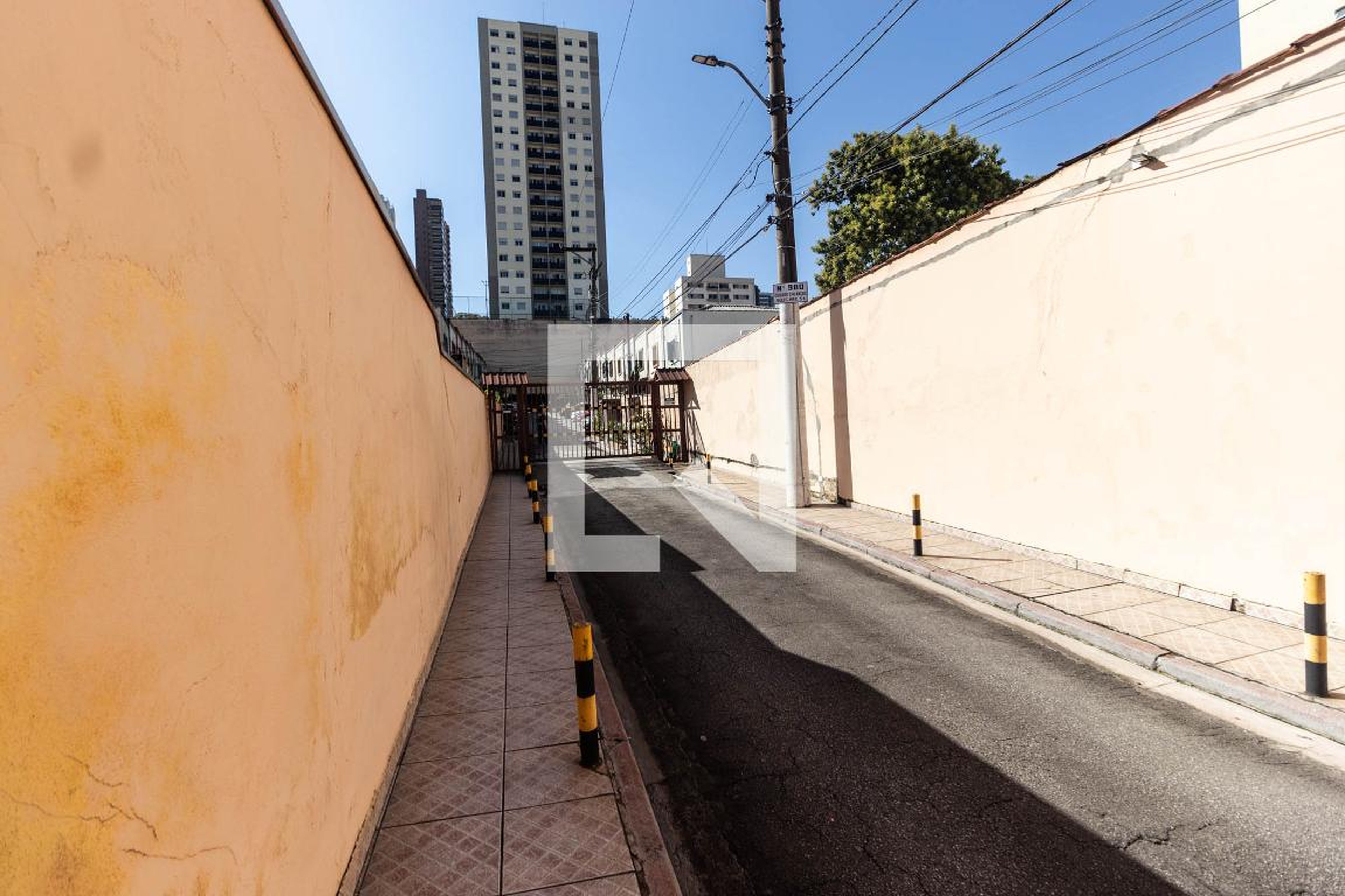Fachada Condomínio em Rua Alfredo Pujol, 980
