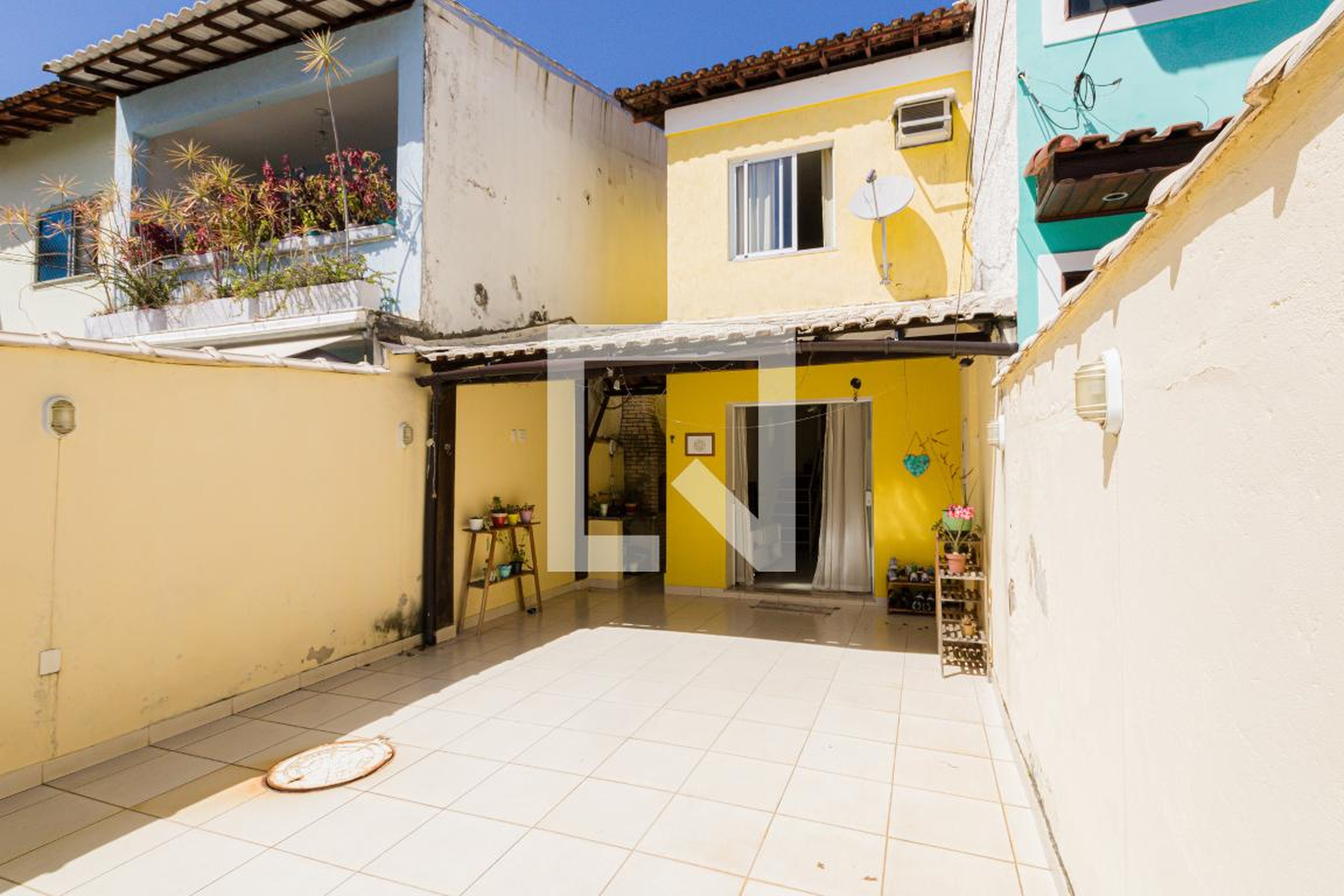 Fachada Condomínio em Rua Ronaldo Carneiro da Rocha, 30