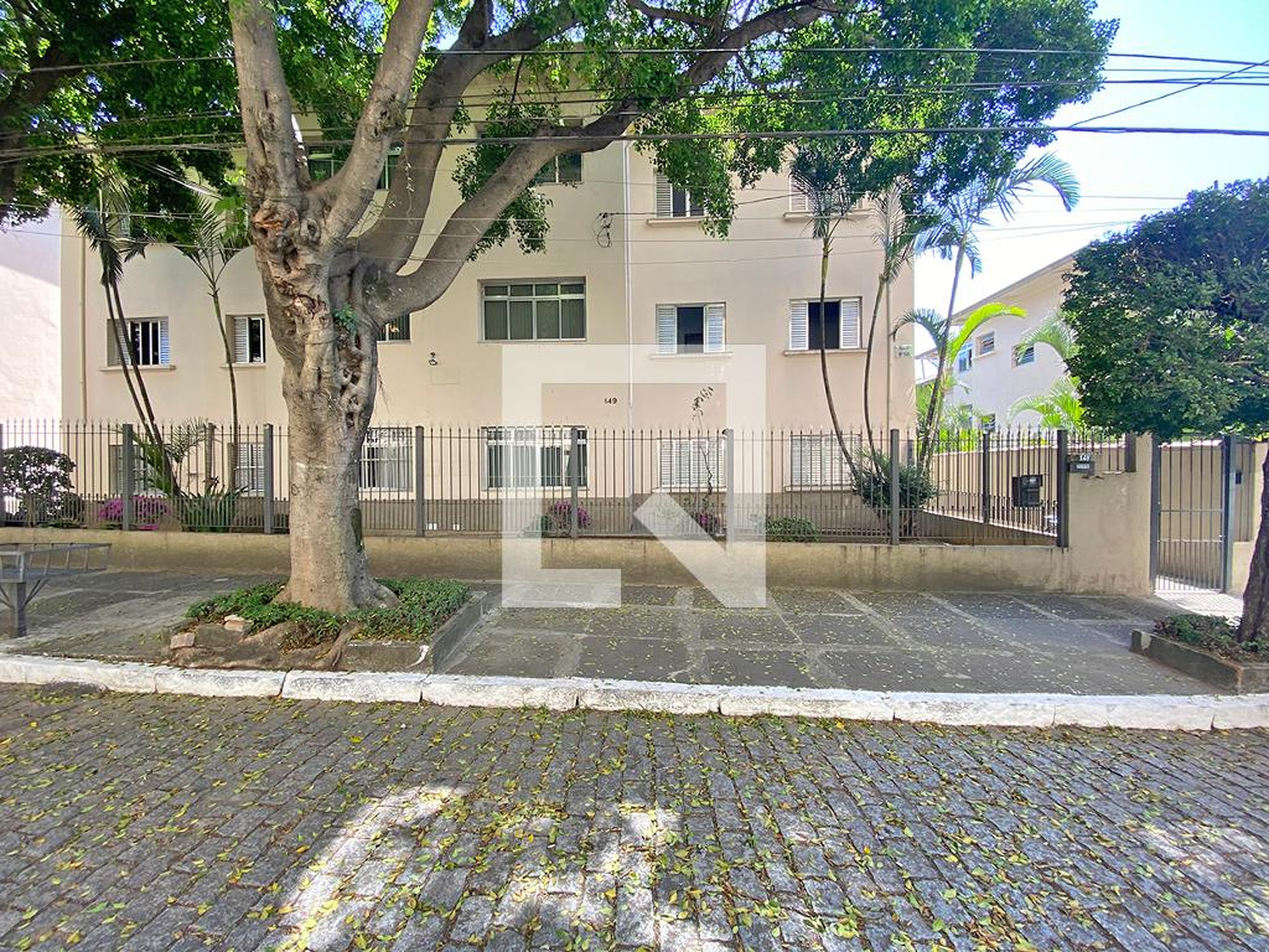 Fachada Condomínio em Rua Joana D'Arc, 149