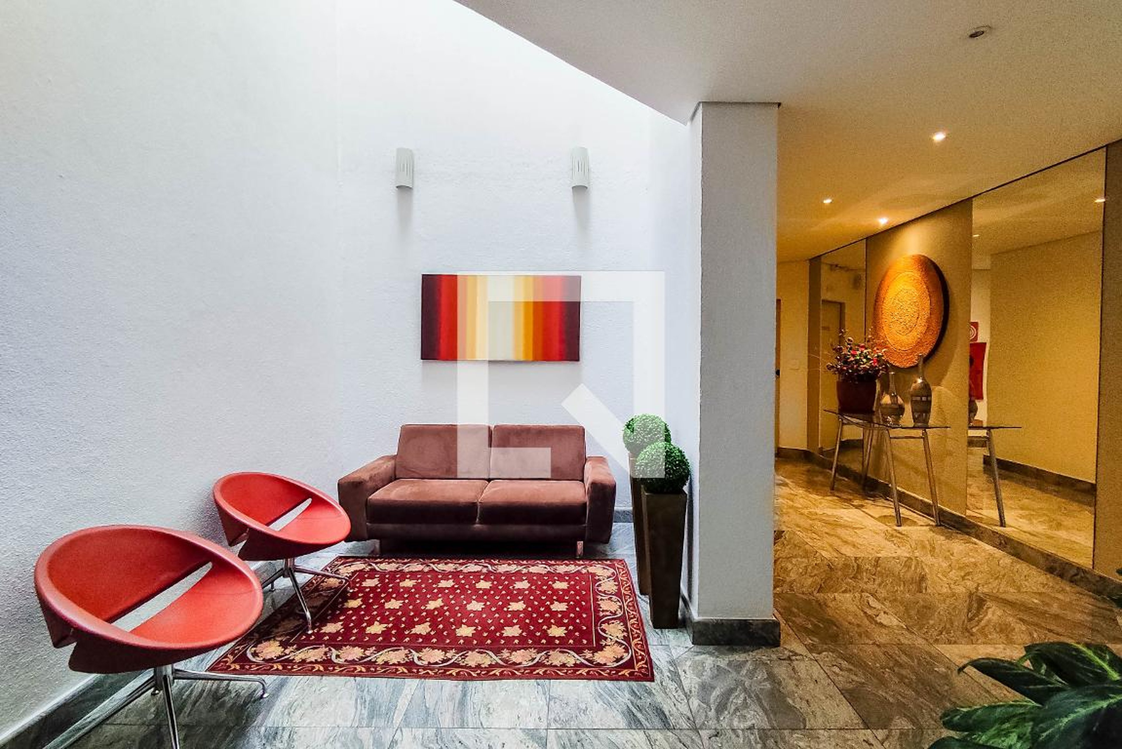 Hall de Entrada - Andaluzita