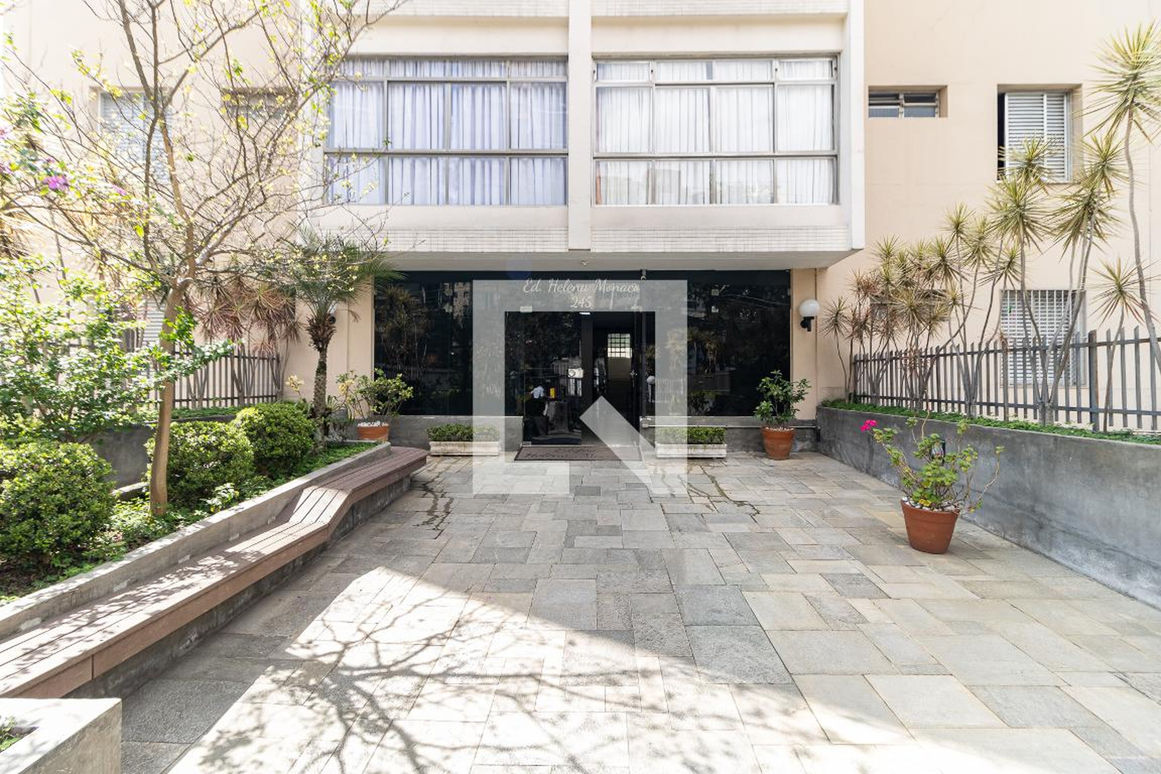 Entrada - Helena Mônaco