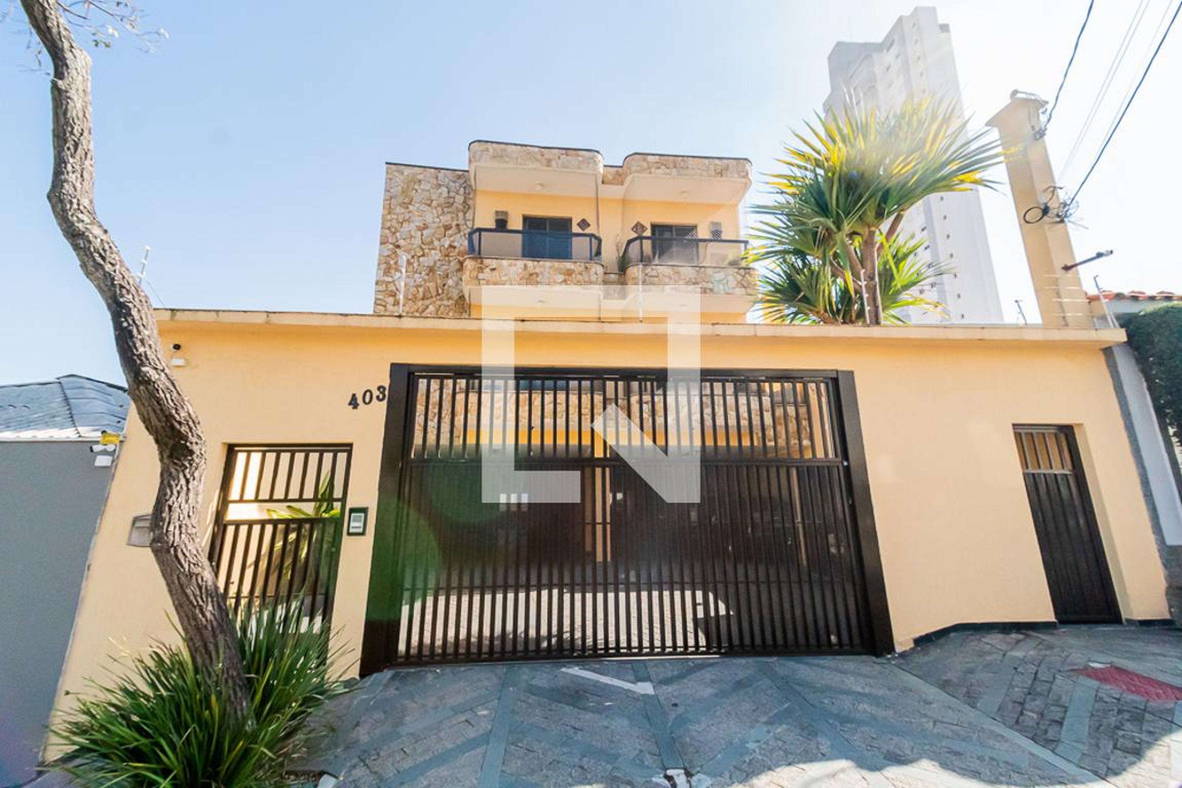 Fachada Condomínio em Rua Jequitinhonha, 403