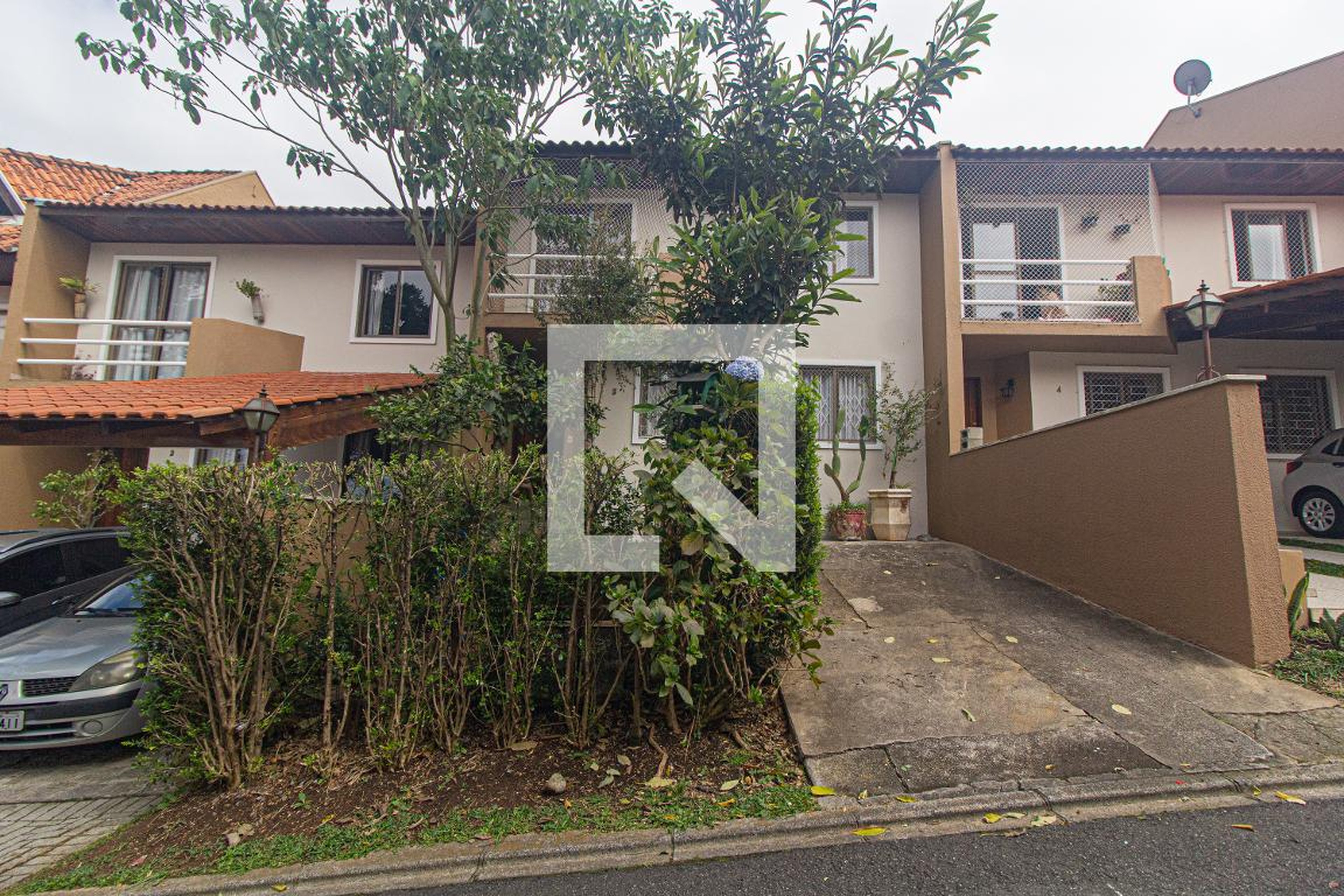 Fachada Condomínio em Rua Mateus Leme, 6386