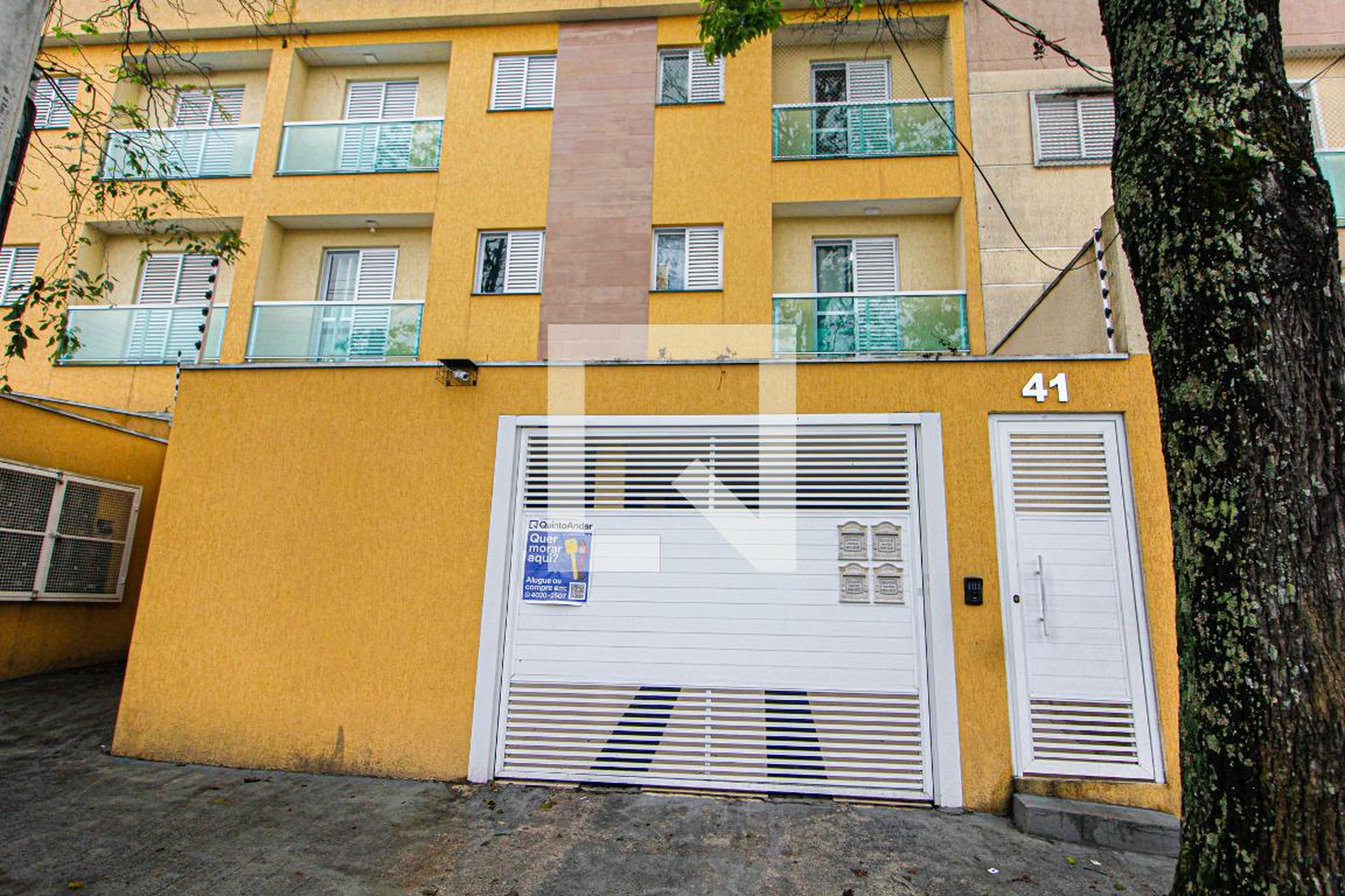 Fachada do Prédio Condomínio em Rua Hipólito da Costa, 41