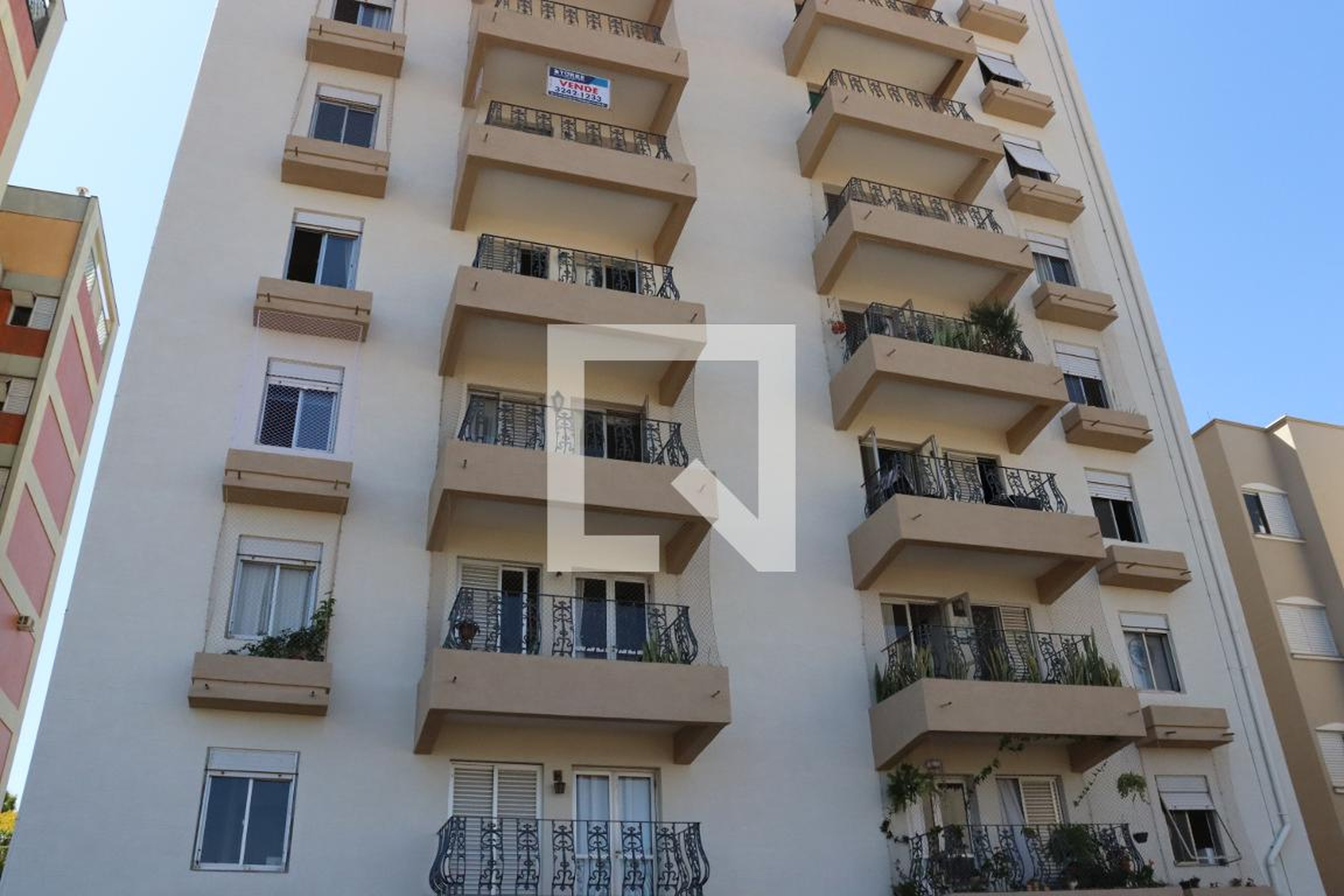 Fachada do Prédio Condomínio em Avenida João Erbolato, 861