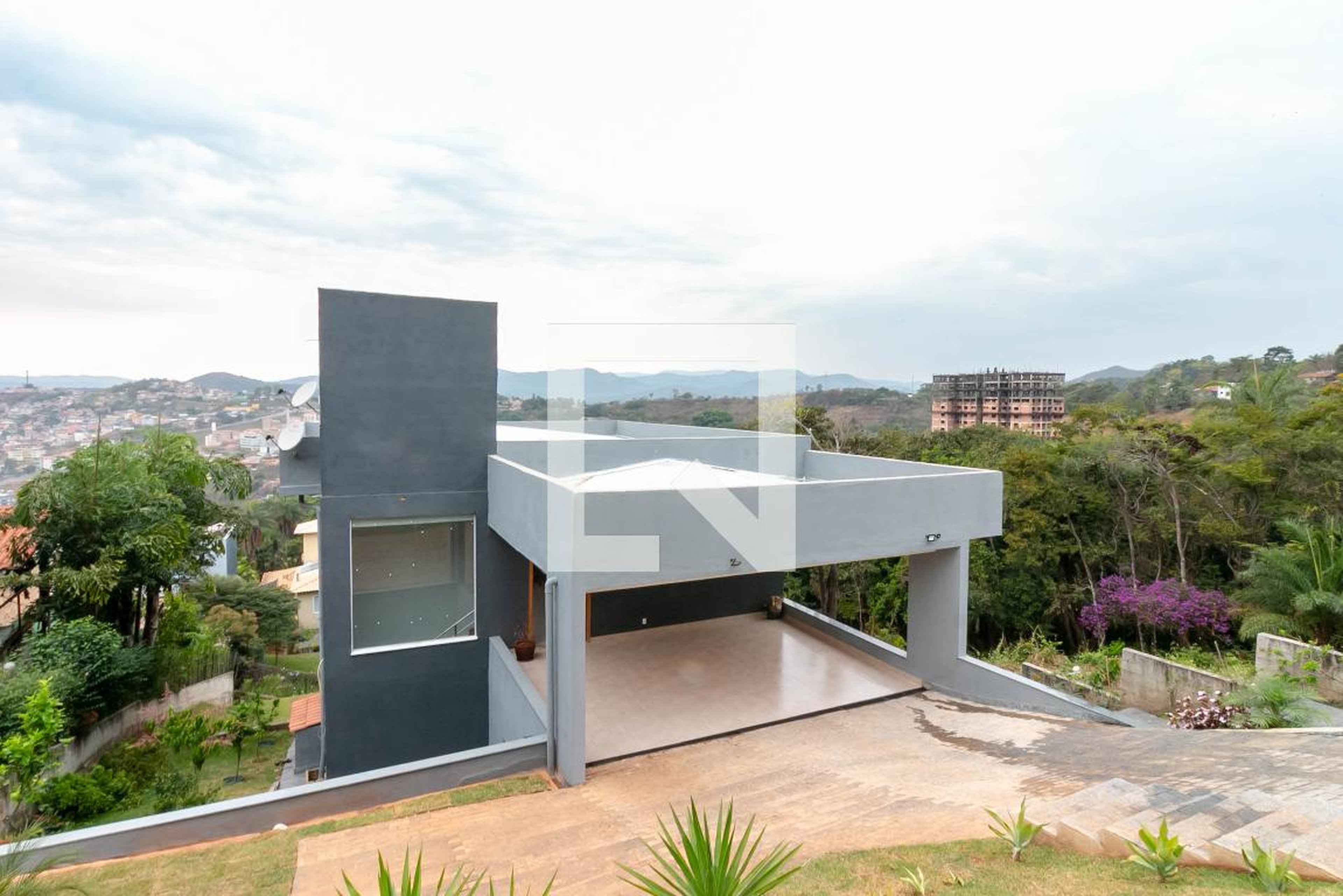 Entrada Condomínio em Rua Vereda da Brisa, 265