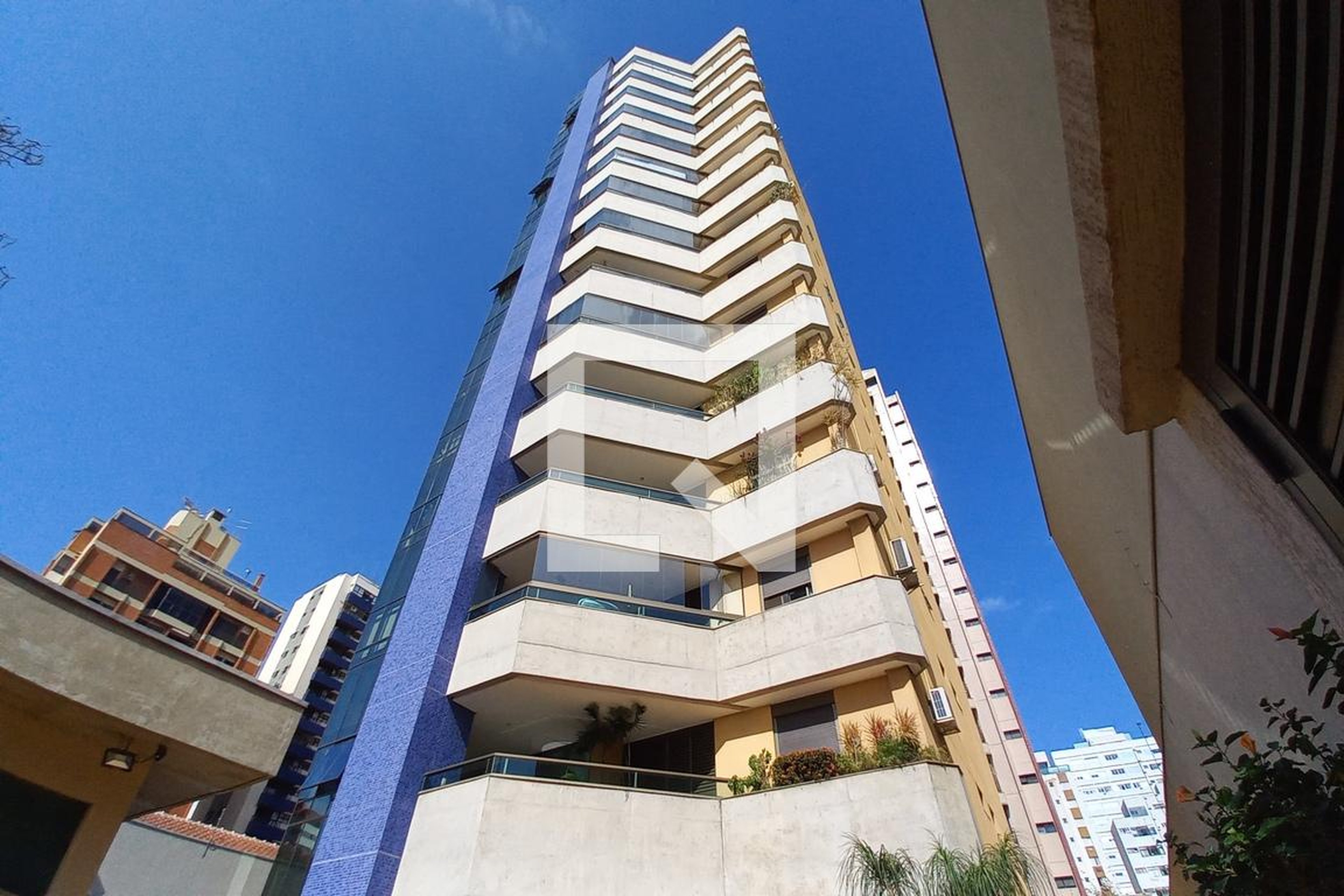 Fachada do Prédio Condomínio em Rua Coronel Quirino, 599