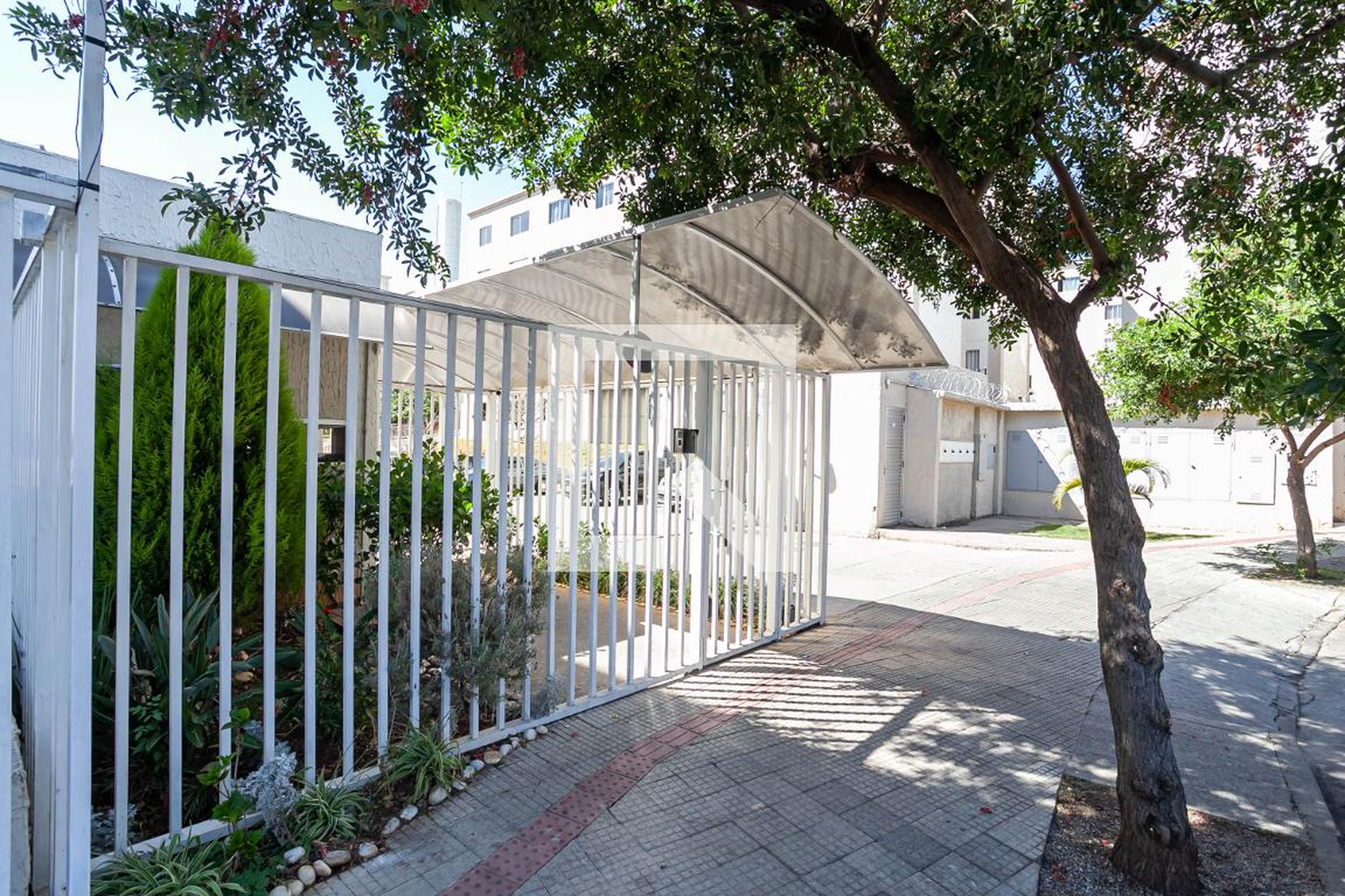 Fachada do Condomínio Condomínio em Rua Carmém Terezinha de Oliveira, 50