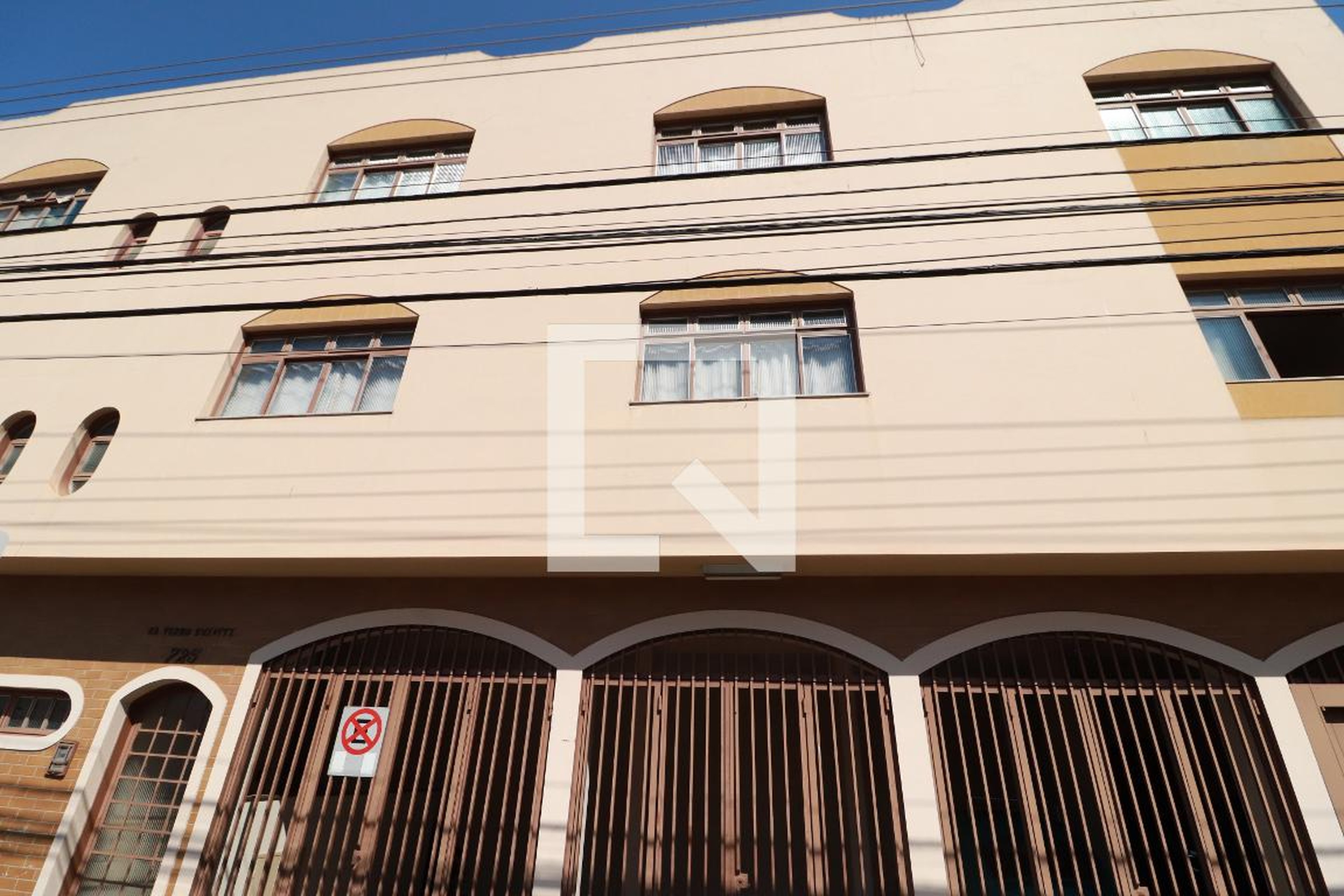 Fachada Condomínio em Rua Rodrigues da Cunha, 725