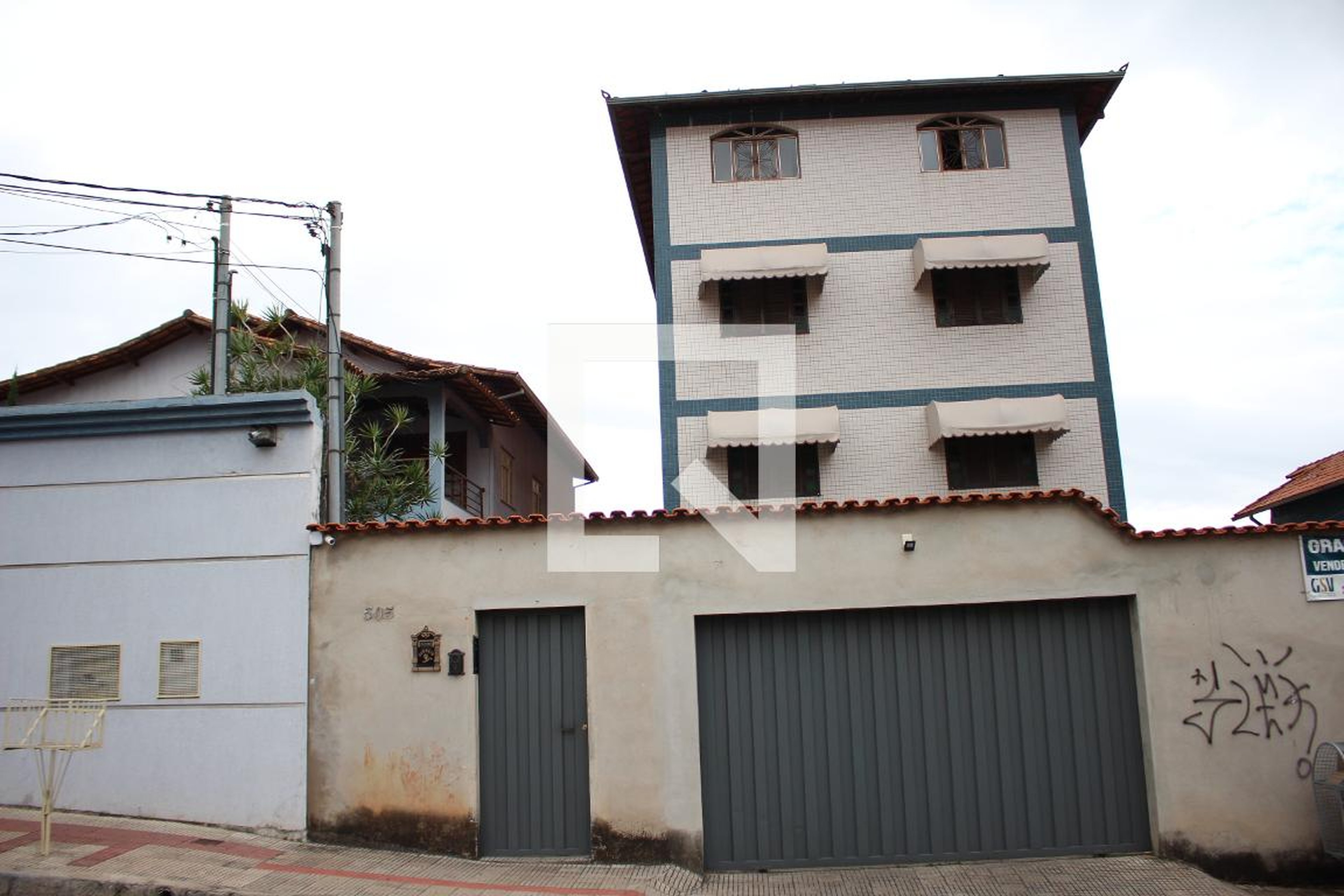 Fachada Condomínio em Rua Seis, 505