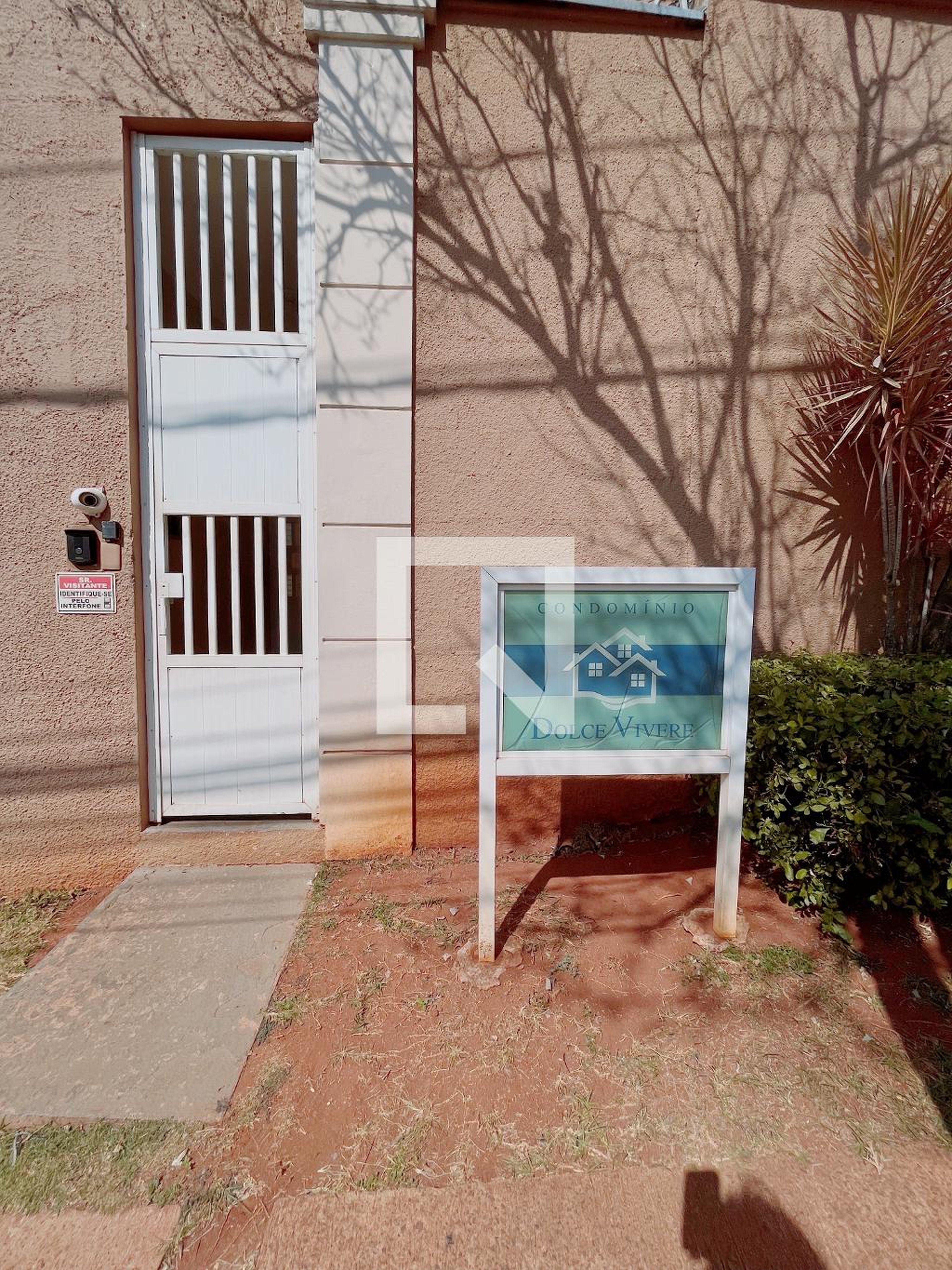 Fachada do condomínio Condomínio em Rua Lauro Vannucci, 851