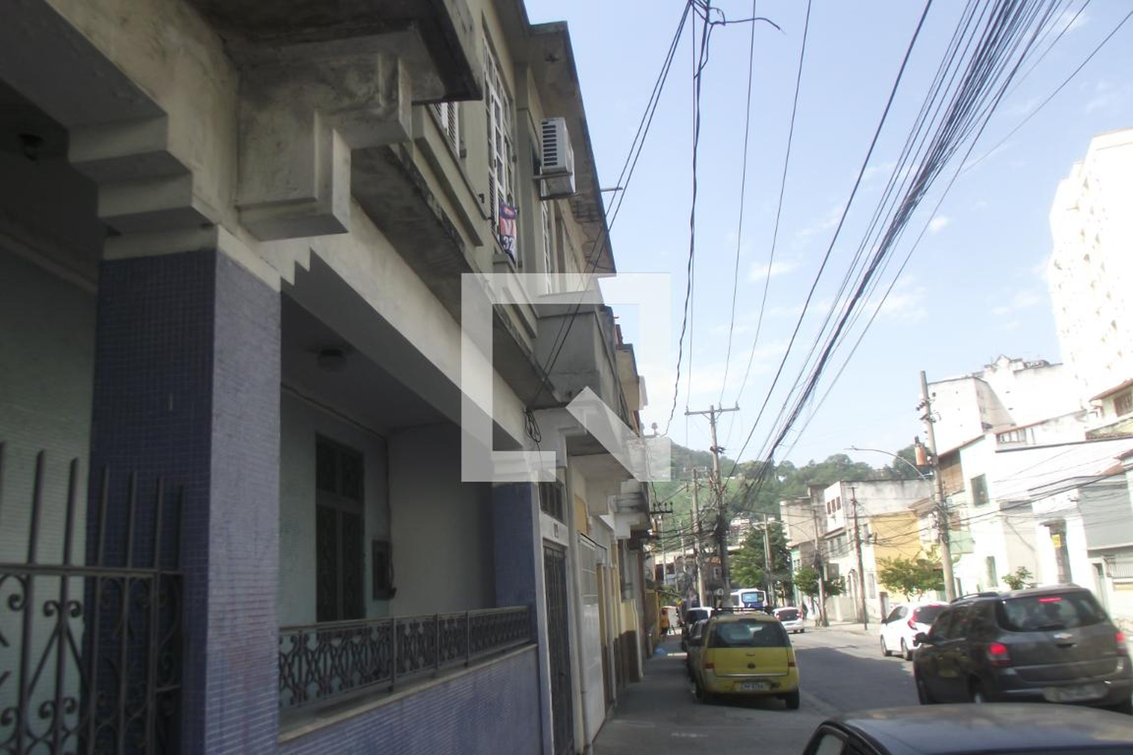 Fachada Condomínio em Rua Araújo Leitão, 140