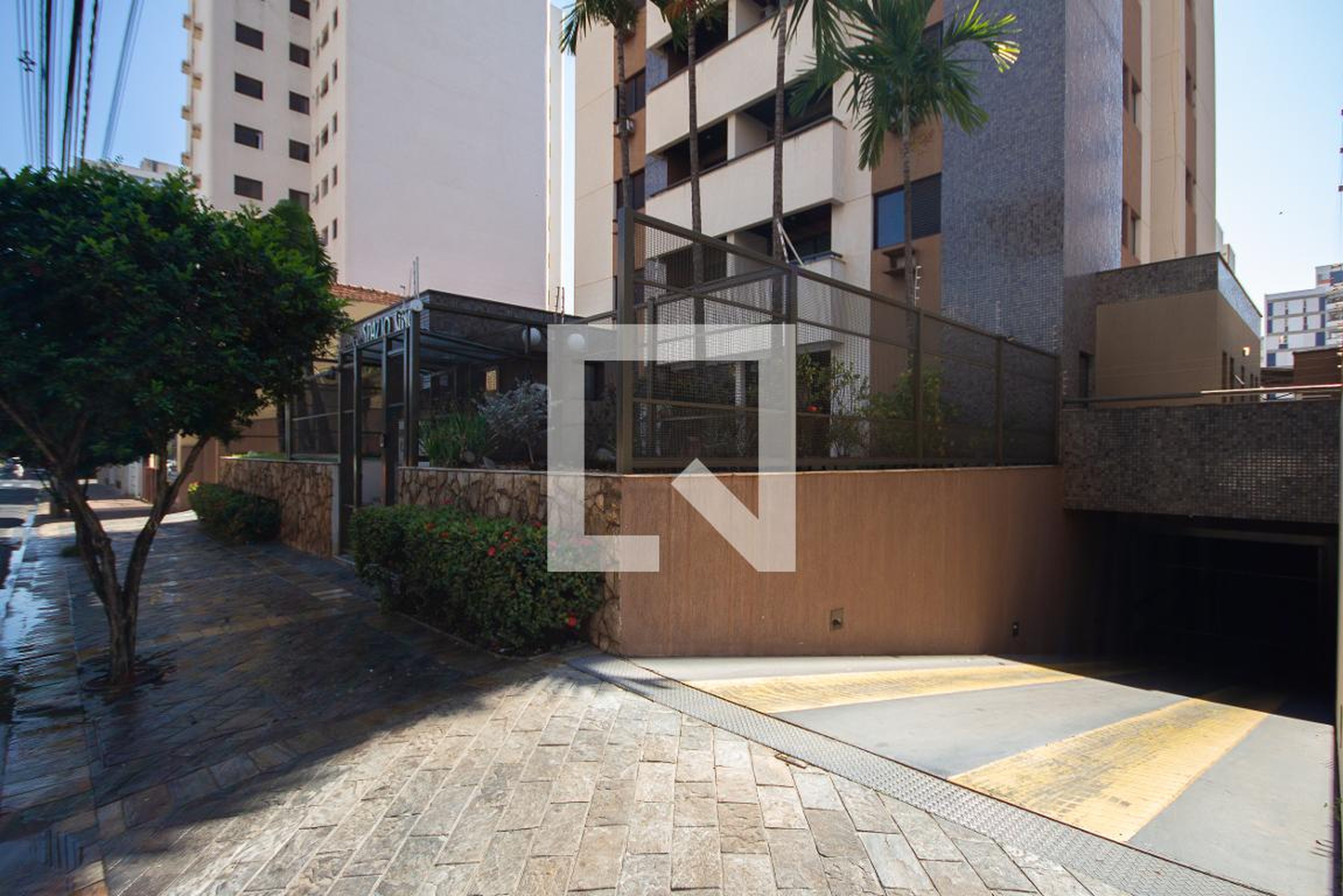 Fachada do condomínio Edifício Spazio Uno