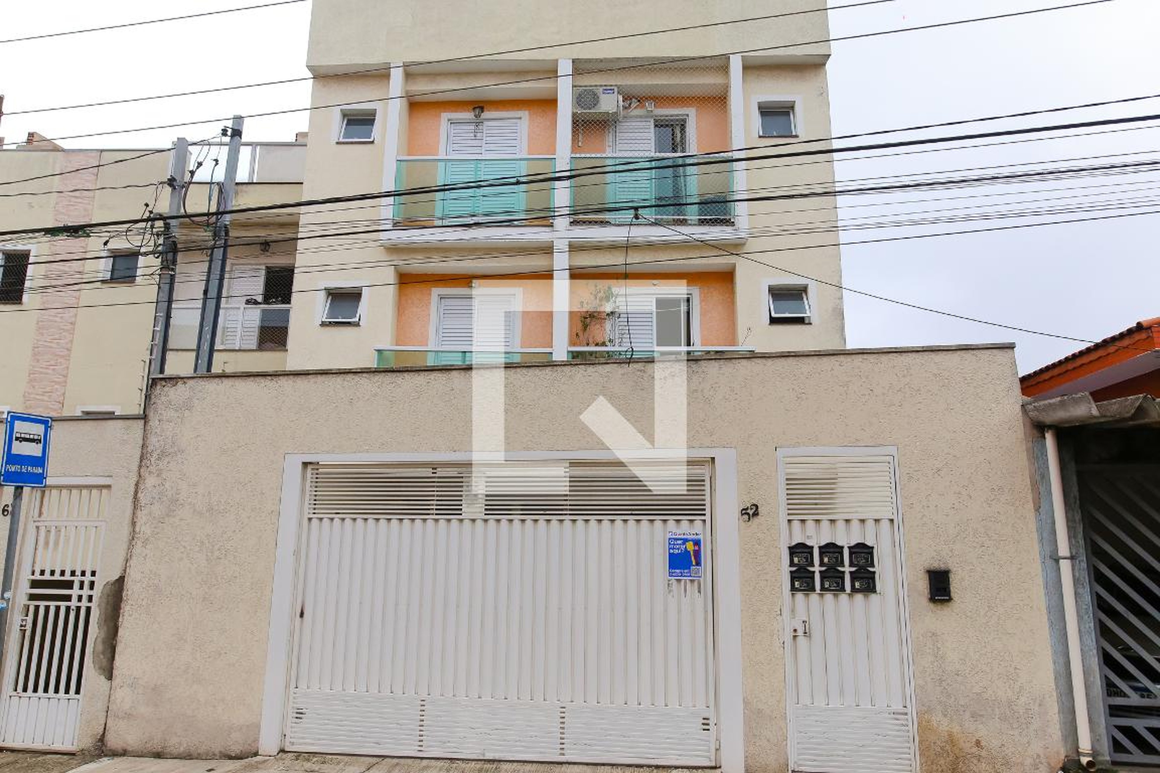 Fachada Condomínio em Rua do Carlão, 52