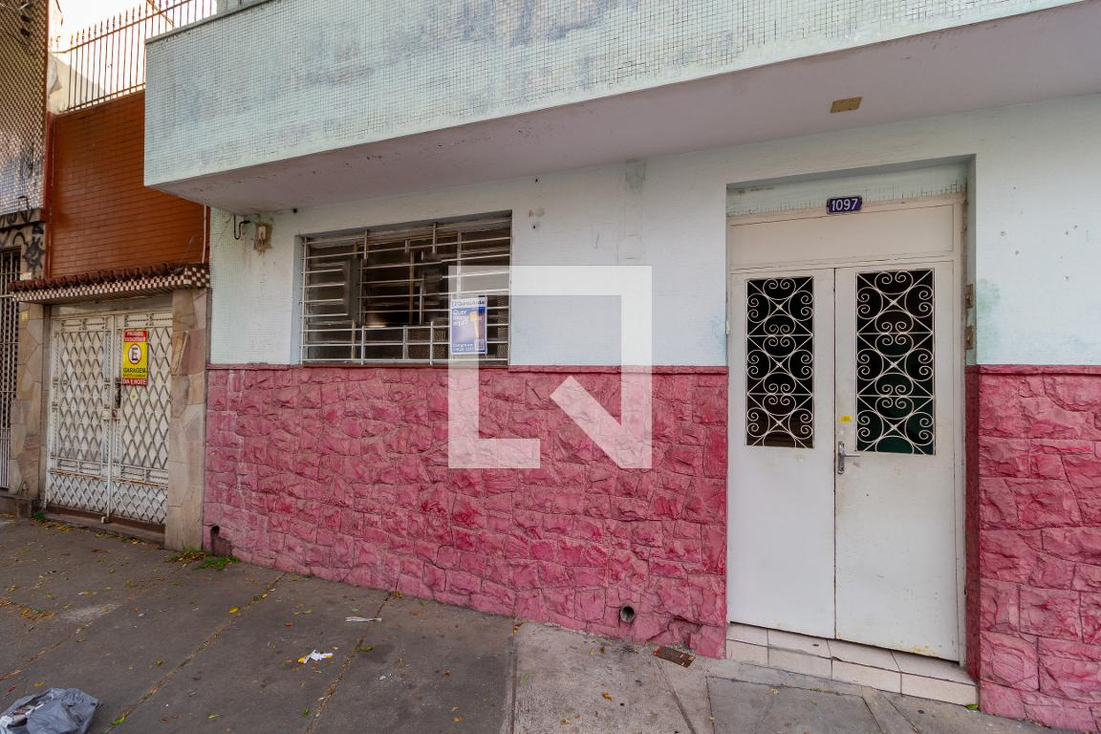 Fachada Condomínio em Rua Joaquim Carlos, 1097