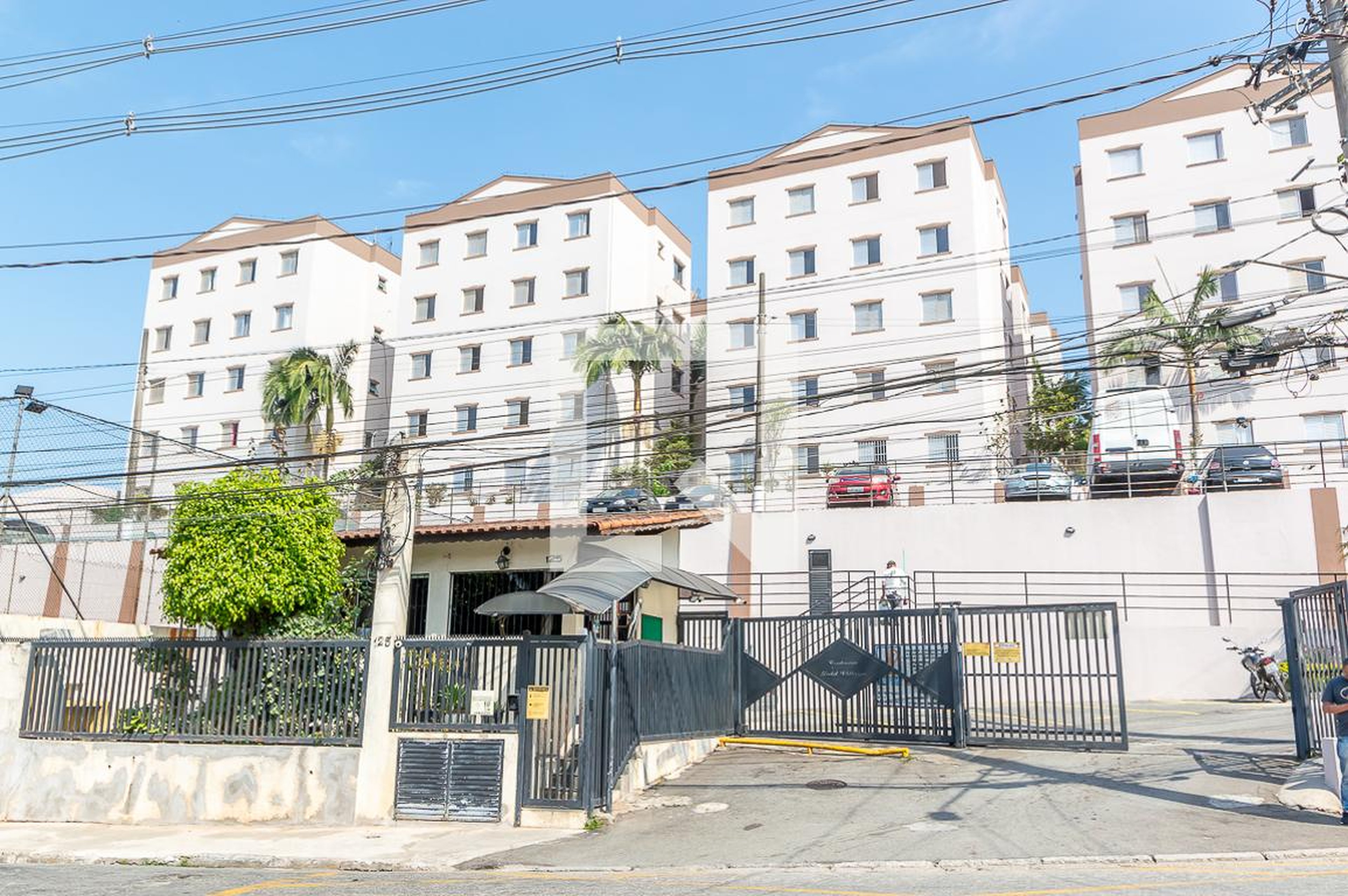 Fachada do Condomínio Condomínio Gold Village