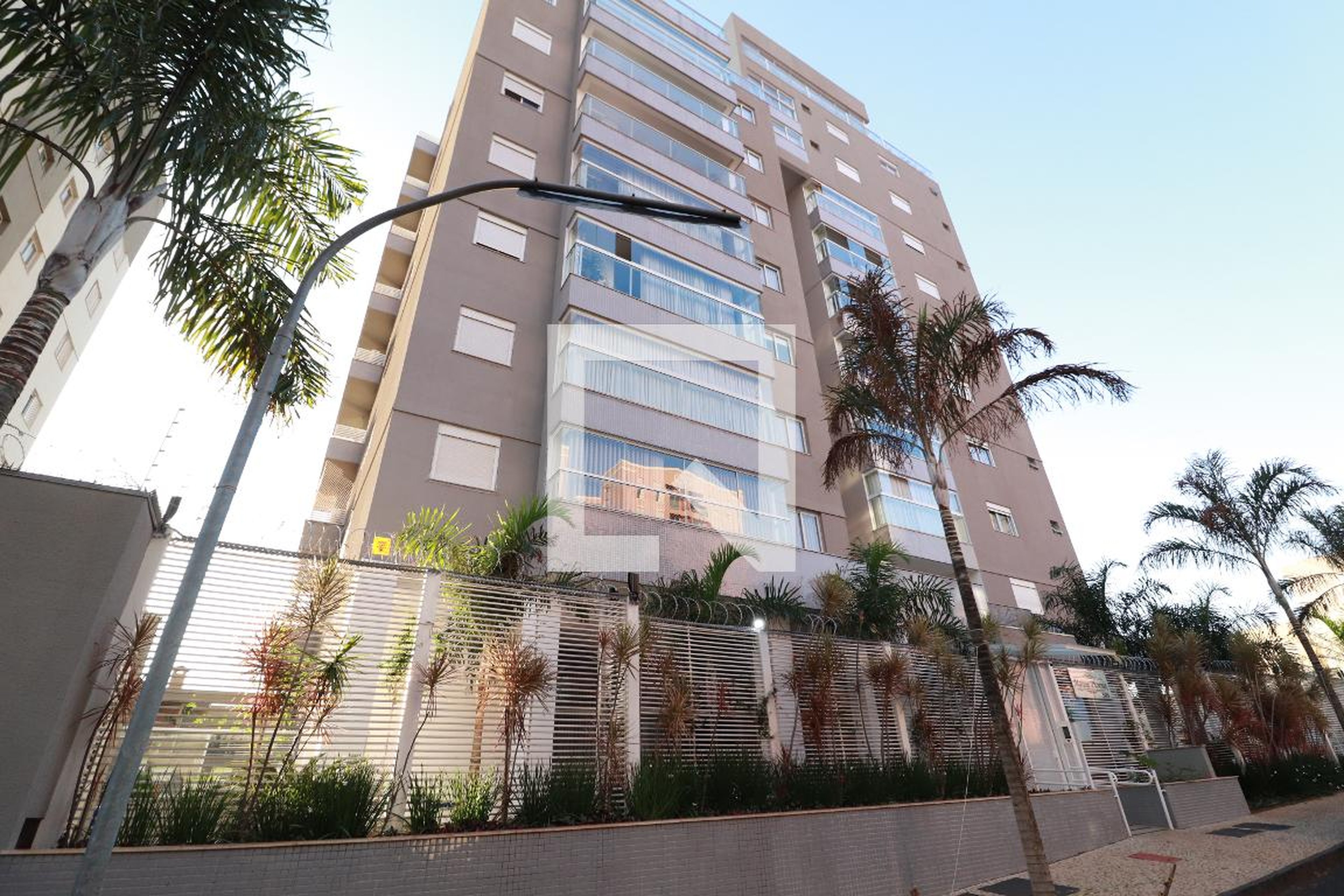 Fachada Condomínio em Avenida Divino Lucas Martins, 250