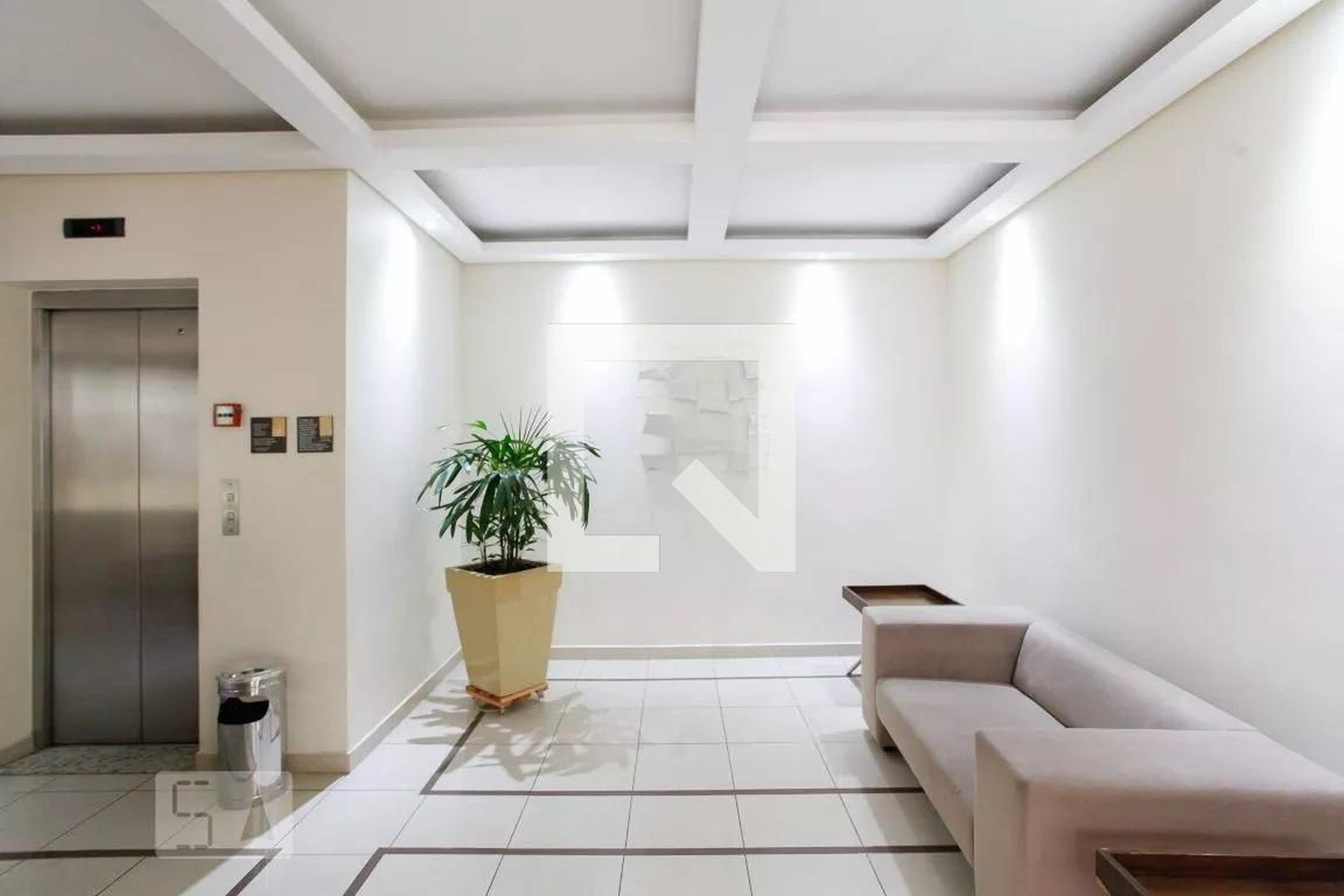 Hall de entrada - Pátio Figueira