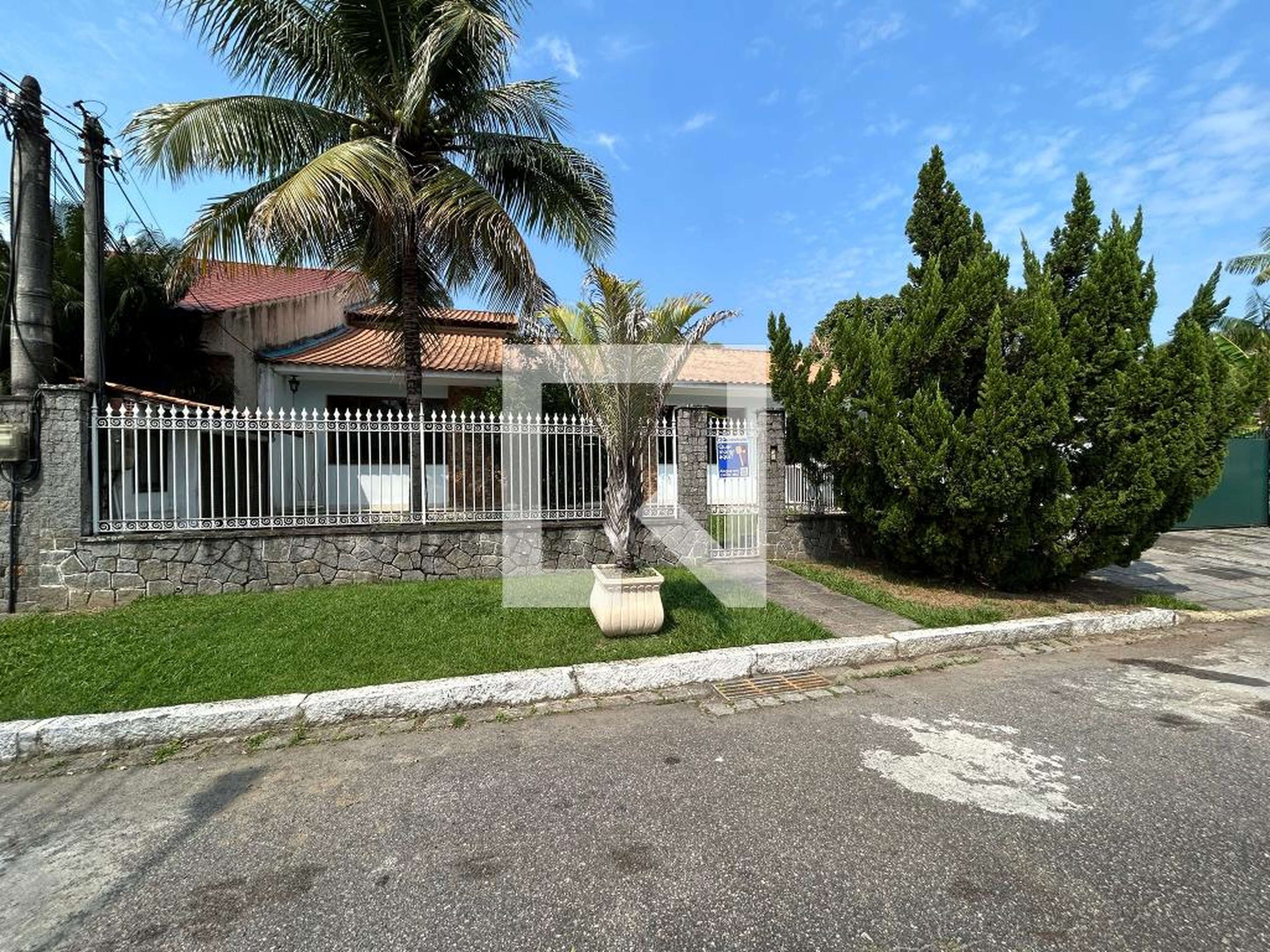 Fachada Condomínio em Rua Arroio Pavuna, 161