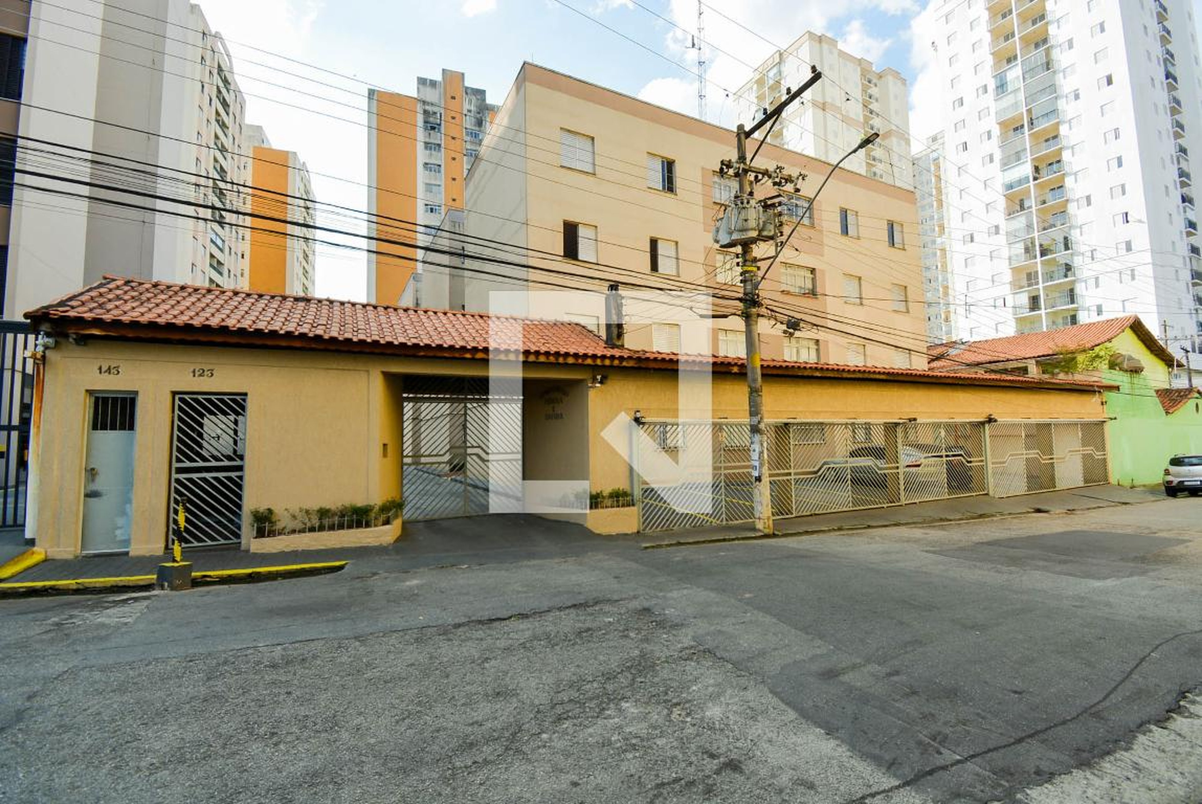 Fachada do Condomínio Edifício Perola Eedifício Safira