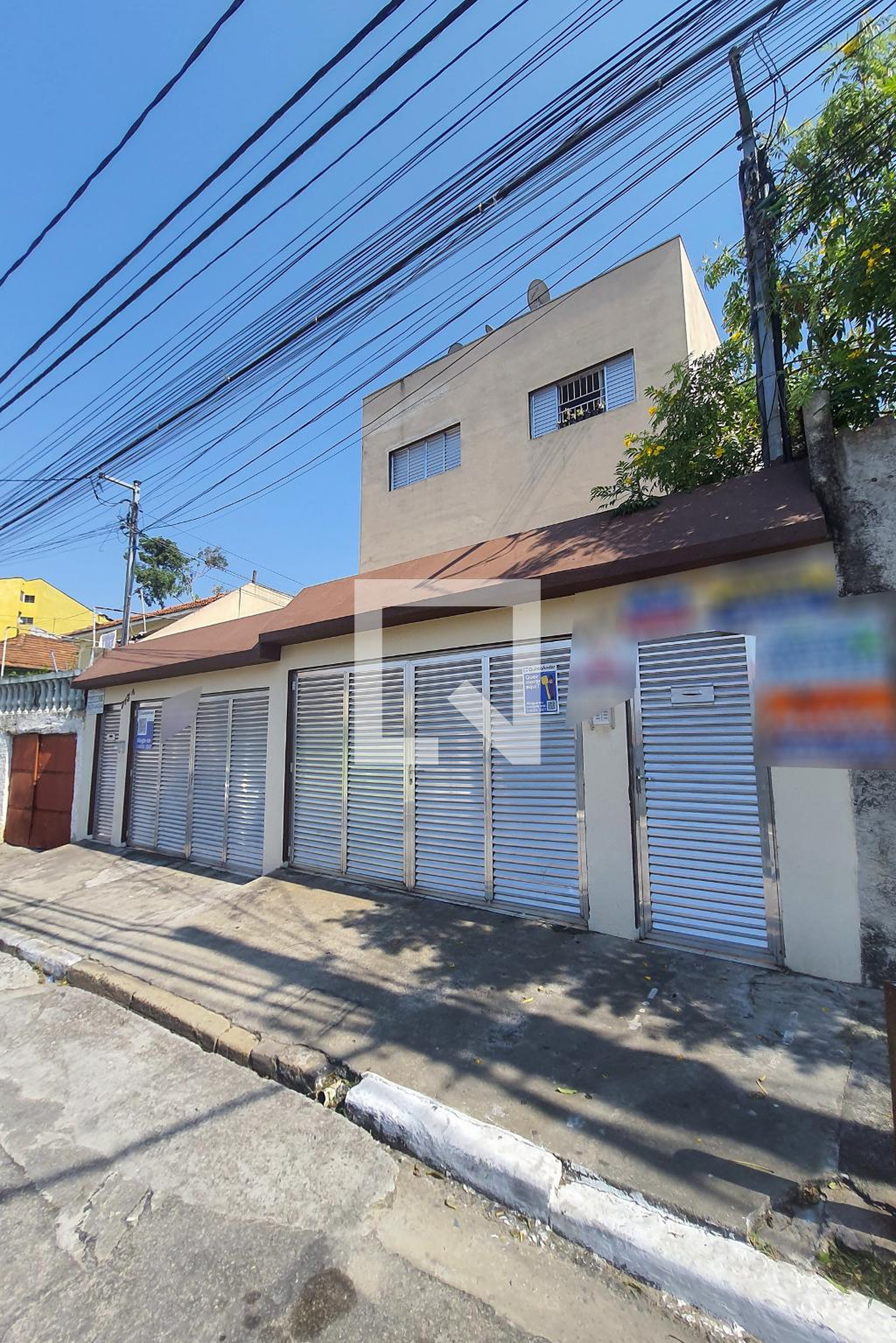 Fachada Condomínio em Rua Luís Pedroso, 713 A