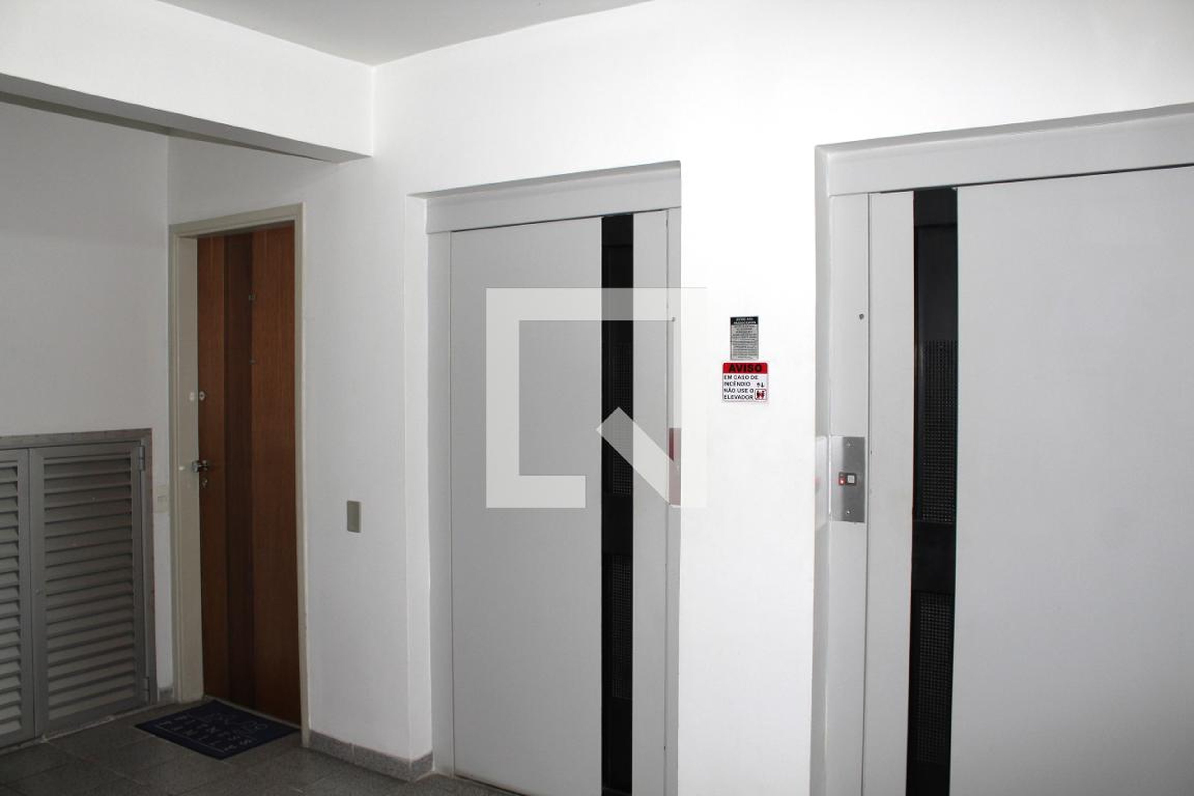 Elevador - Edifício West Park