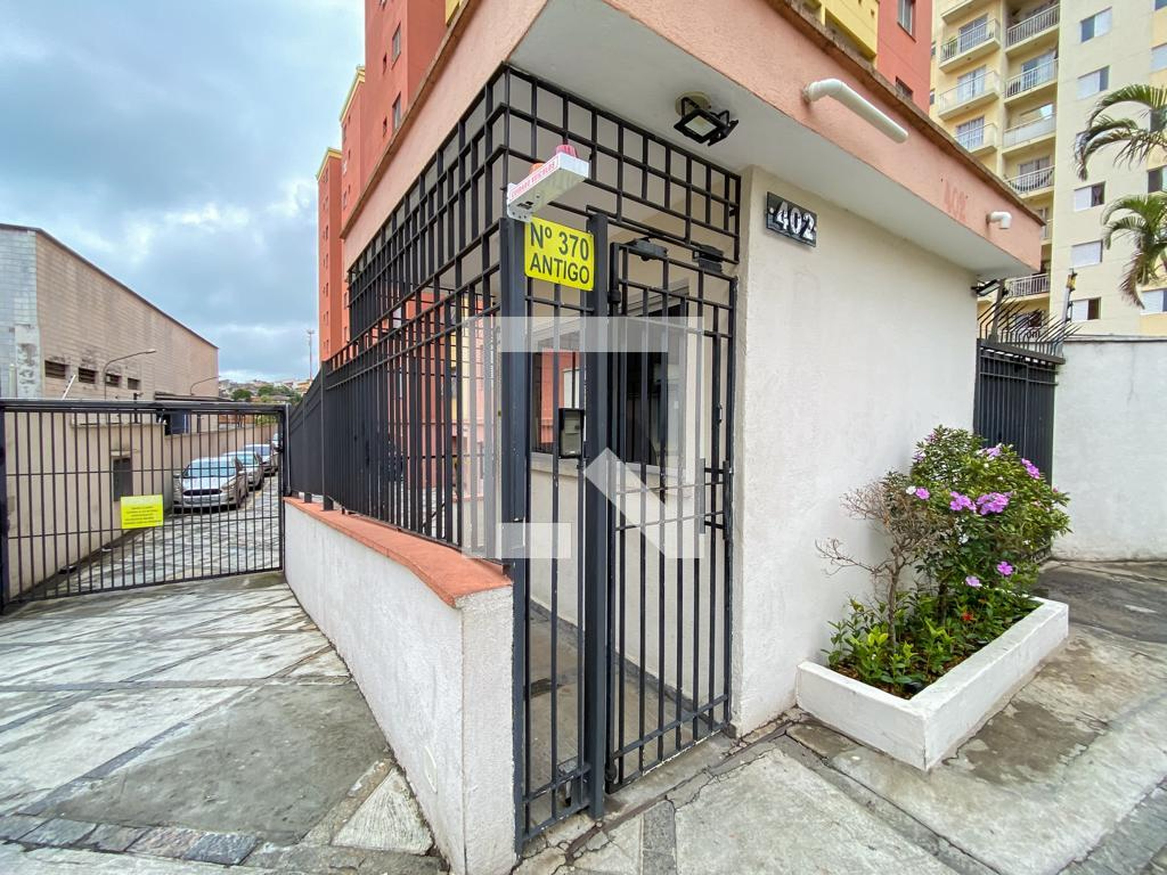 Fachada do Condomínio Condomínio Caravela