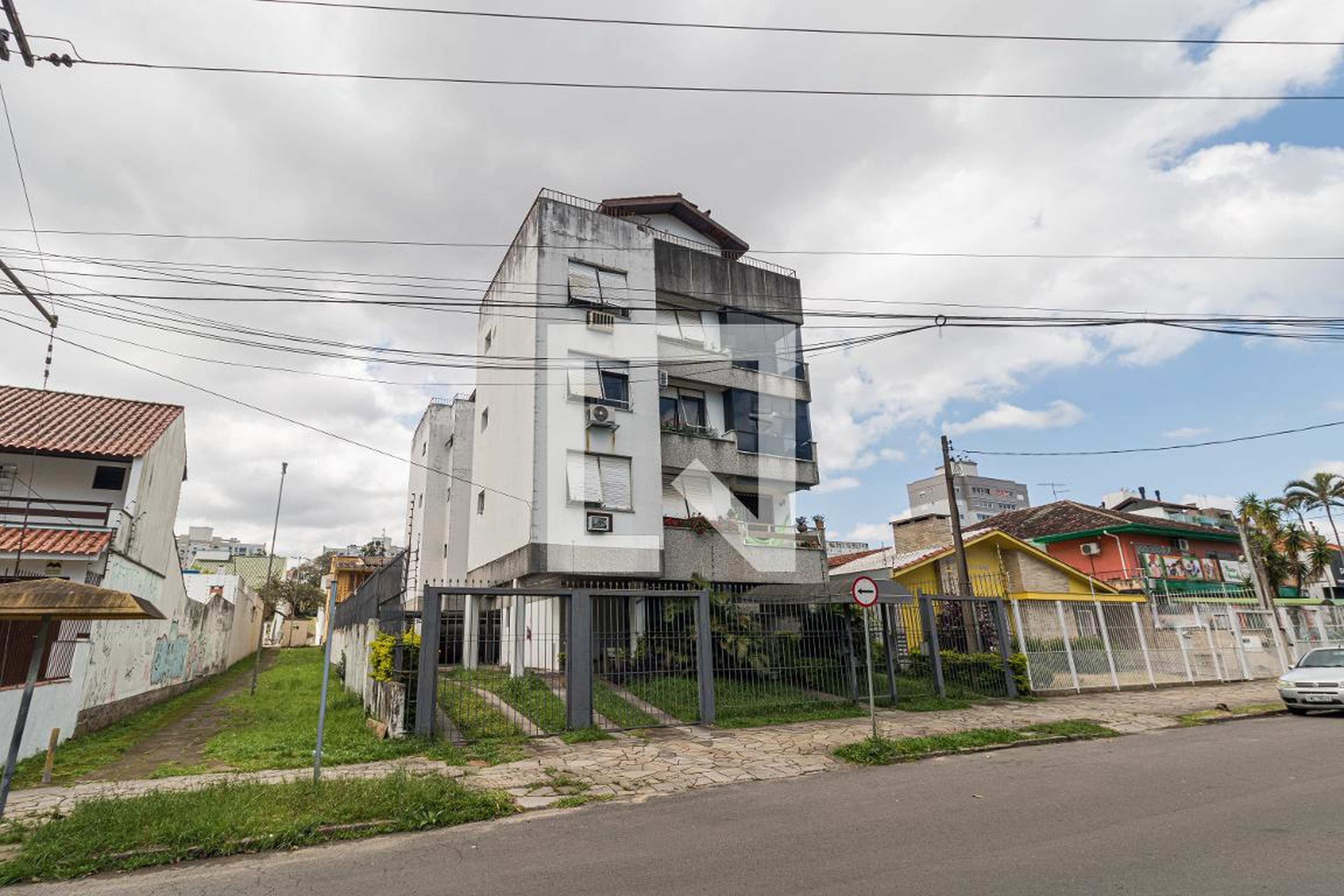 Fachada do Prédio Condomínio em Avenida Panamericana, 899