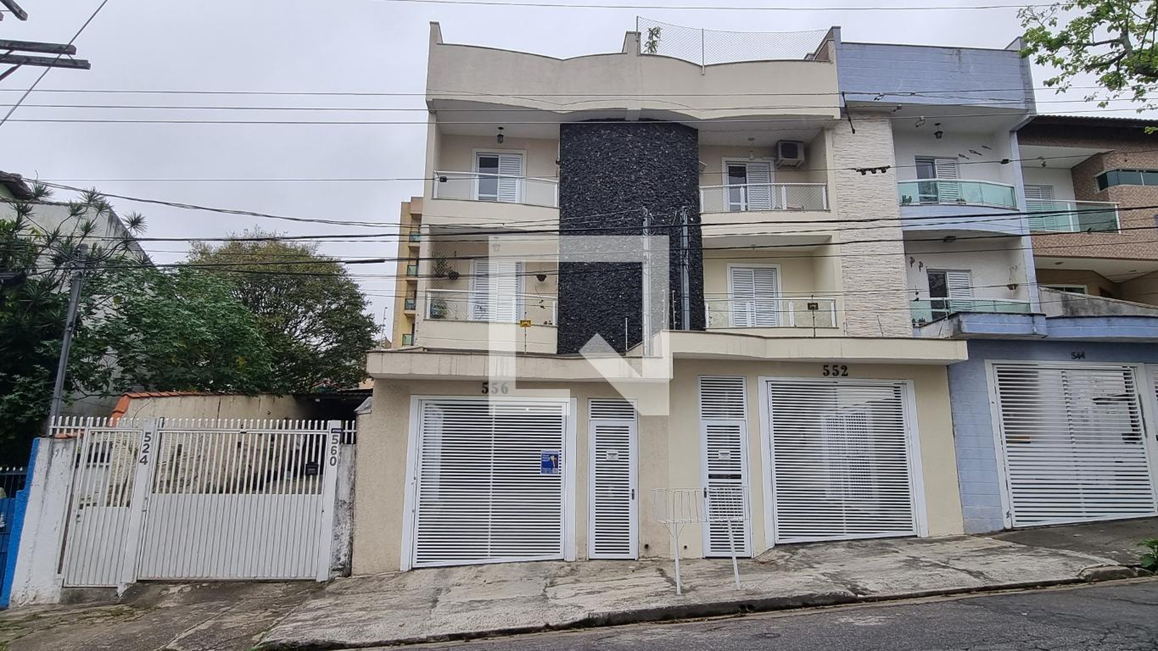 Fachada Condomínio em Rua Coroados, 556