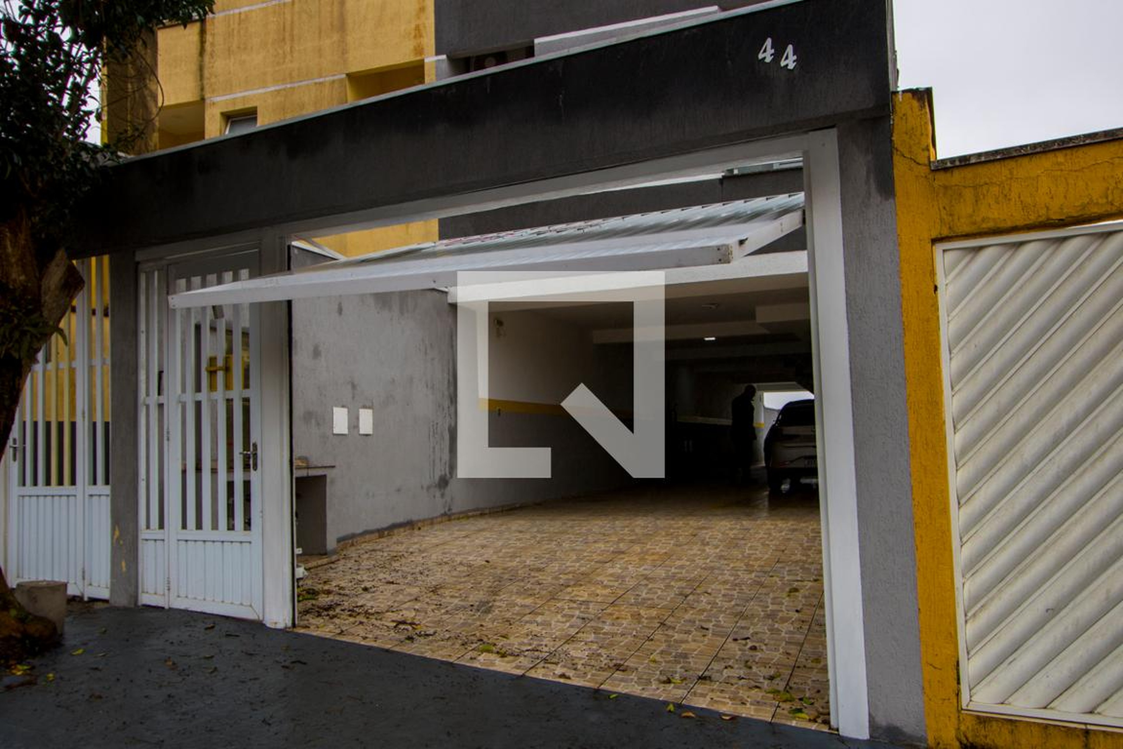 Fachada Condomínio em Rua Martim Pinheiro, 44