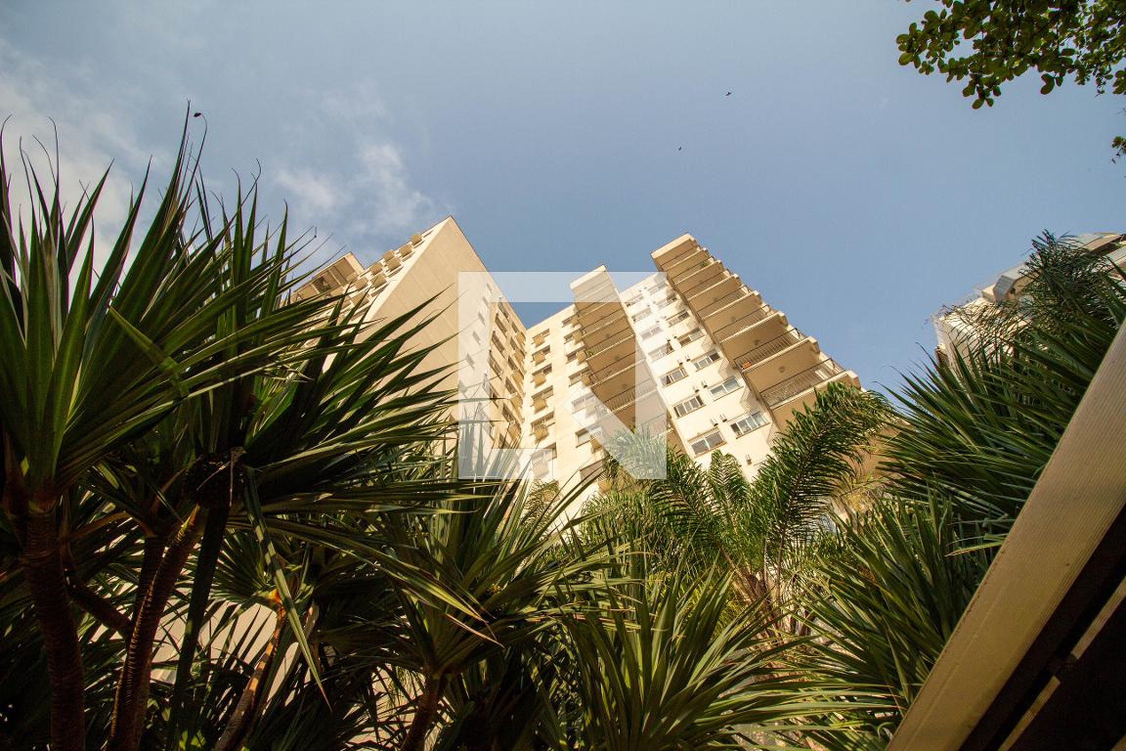 Fachada Condomínio em Rua Embaixador Ramon Carcano, 55