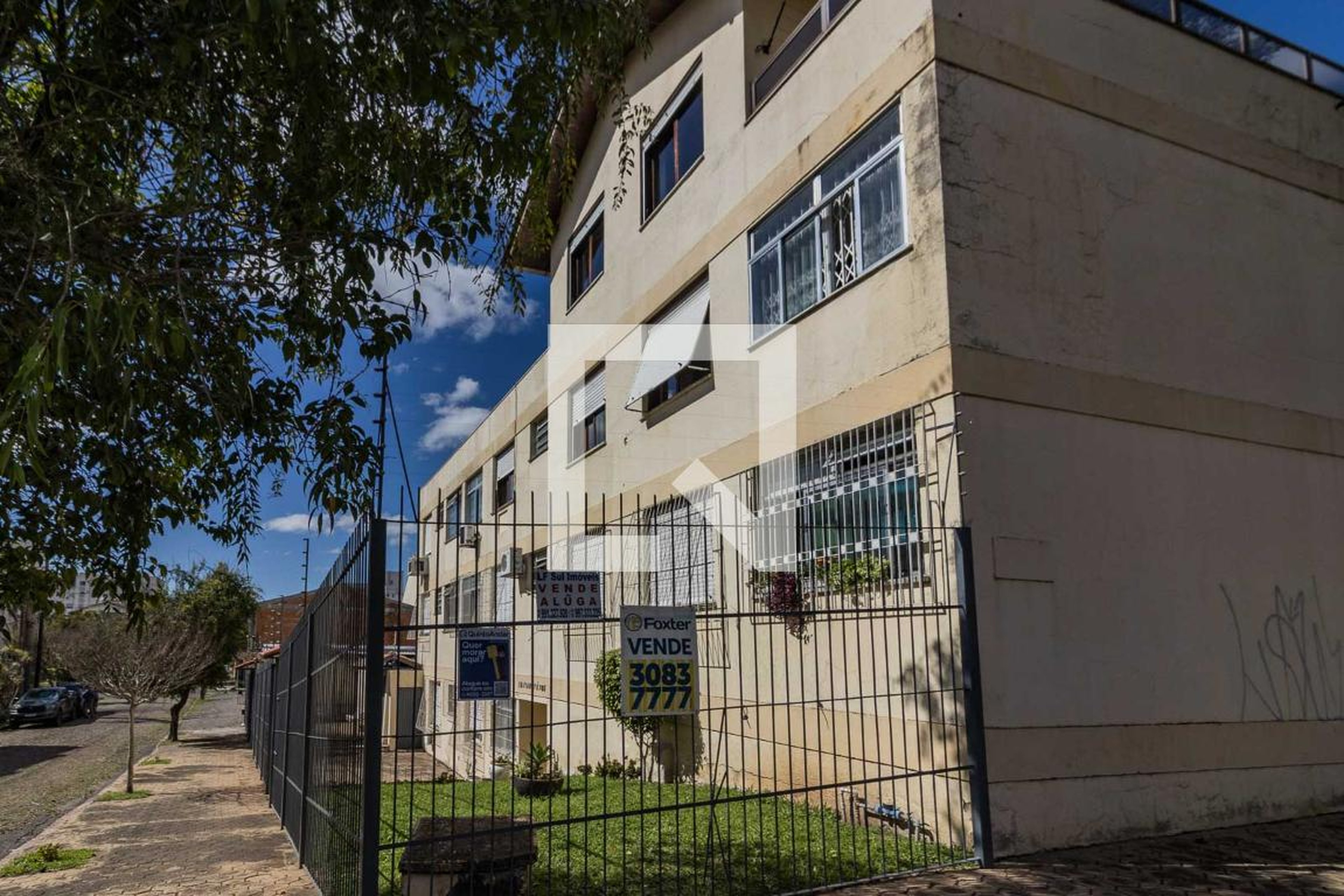 Fachada Condomínio em Rua Engenheiro Sadi Castro, 705