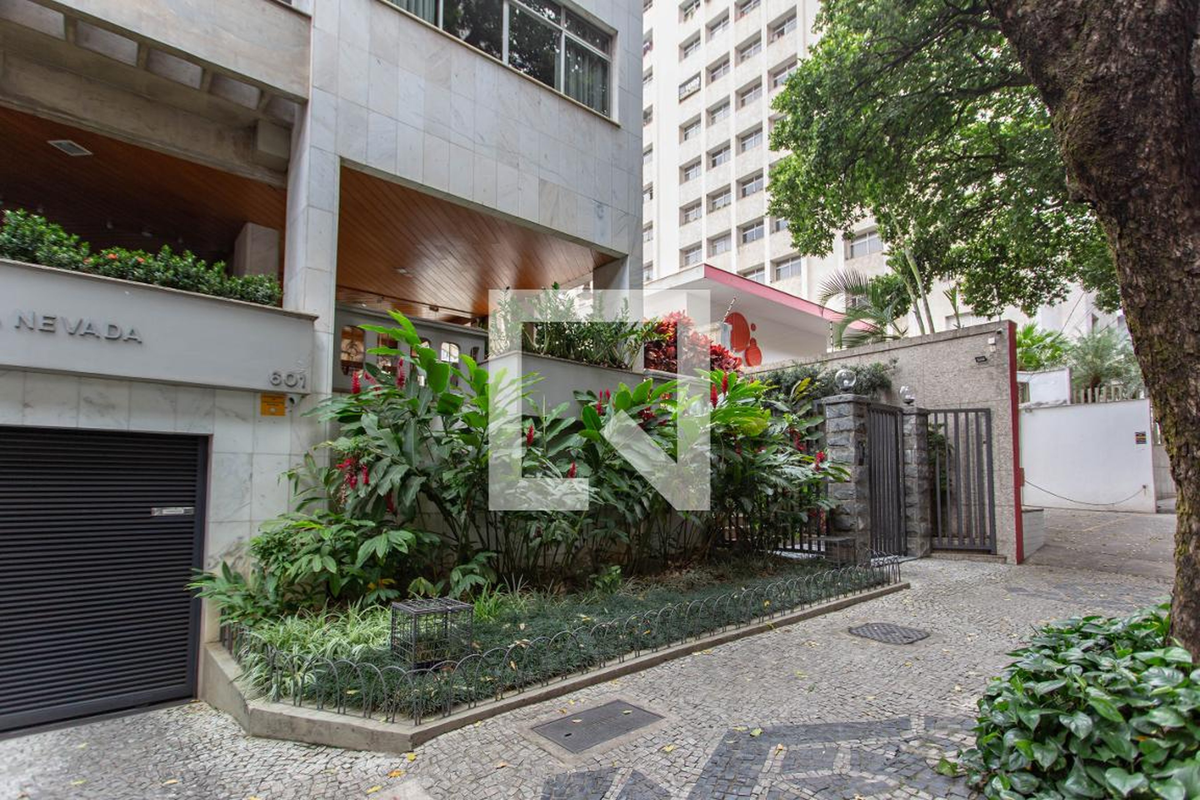 Fachada Condomínio em Rua Professor Antônio Aleixo, 601