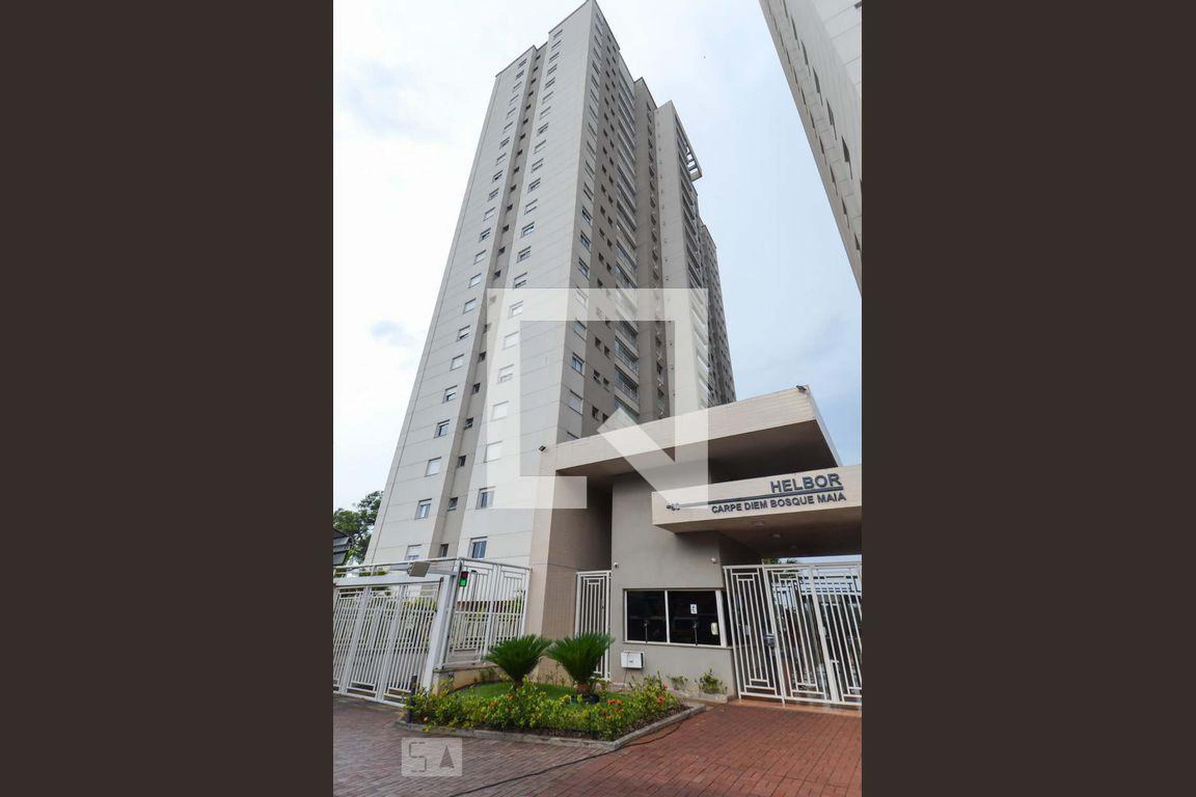 Fachada do Condomínio Condomínio Helbor Carpe Diem Bosque Maia