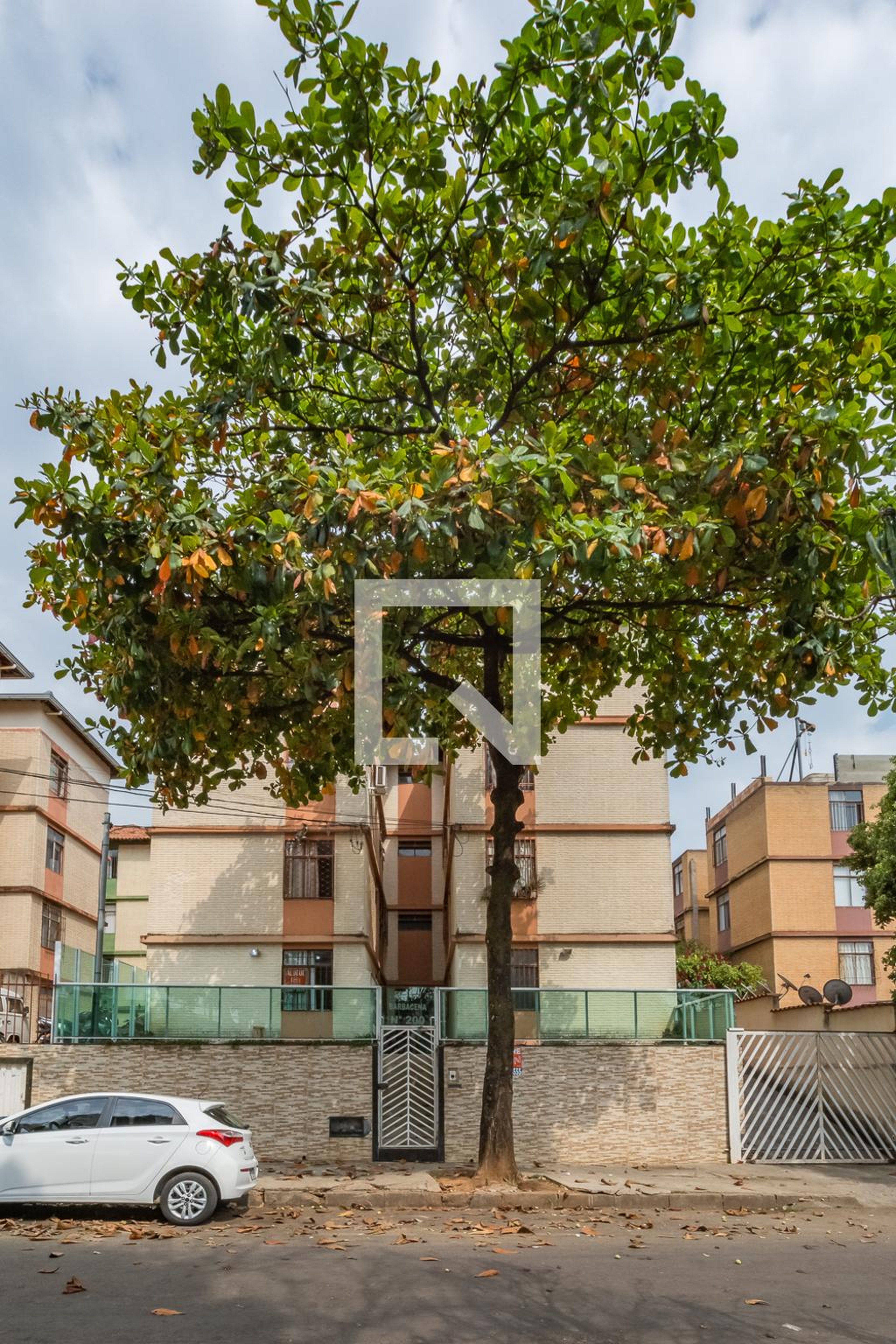Fachada Condomínio em Rua Djezar Leite, 200