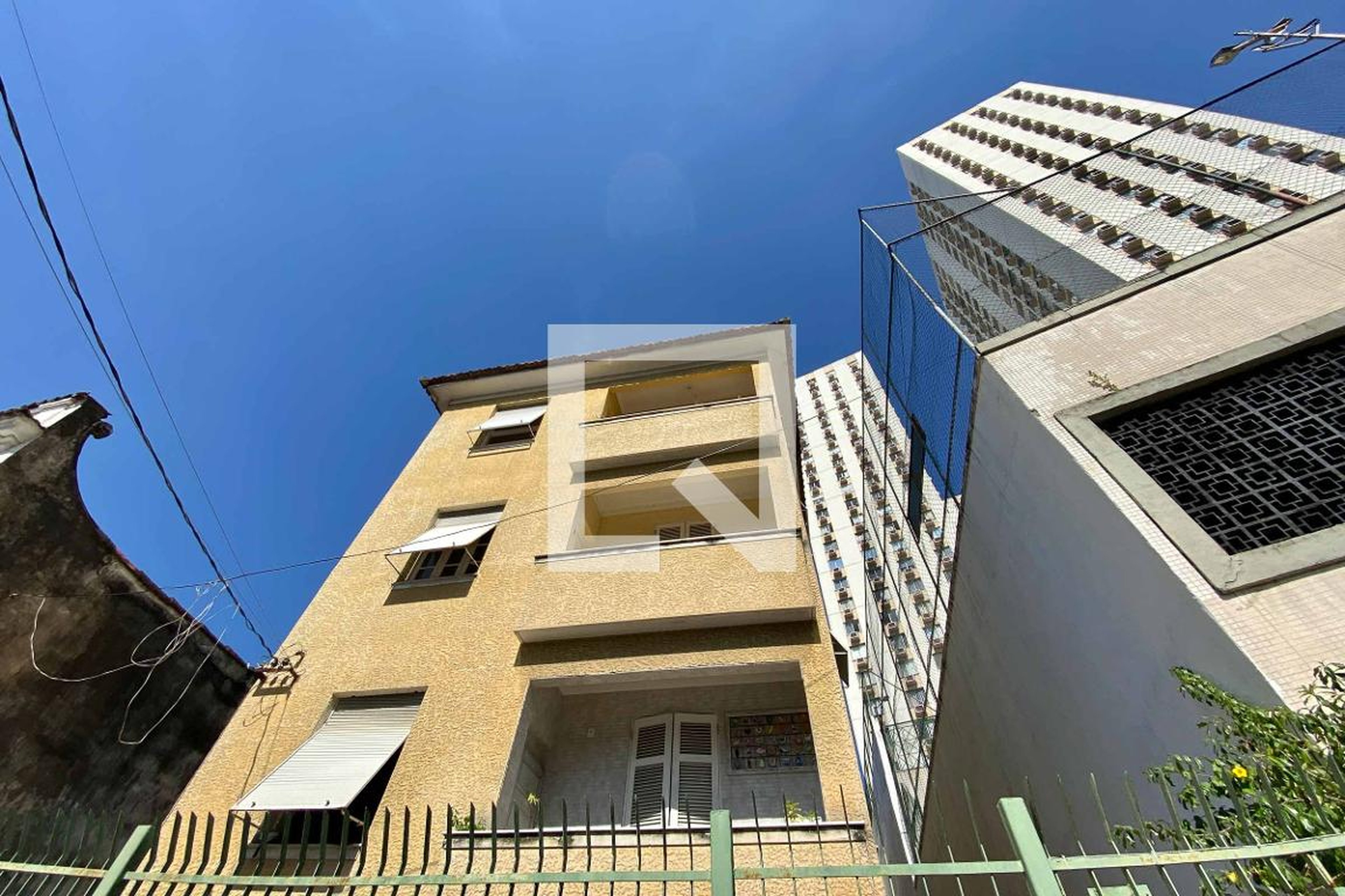 Fachada Condomínio em Rua Mário Portela, 153