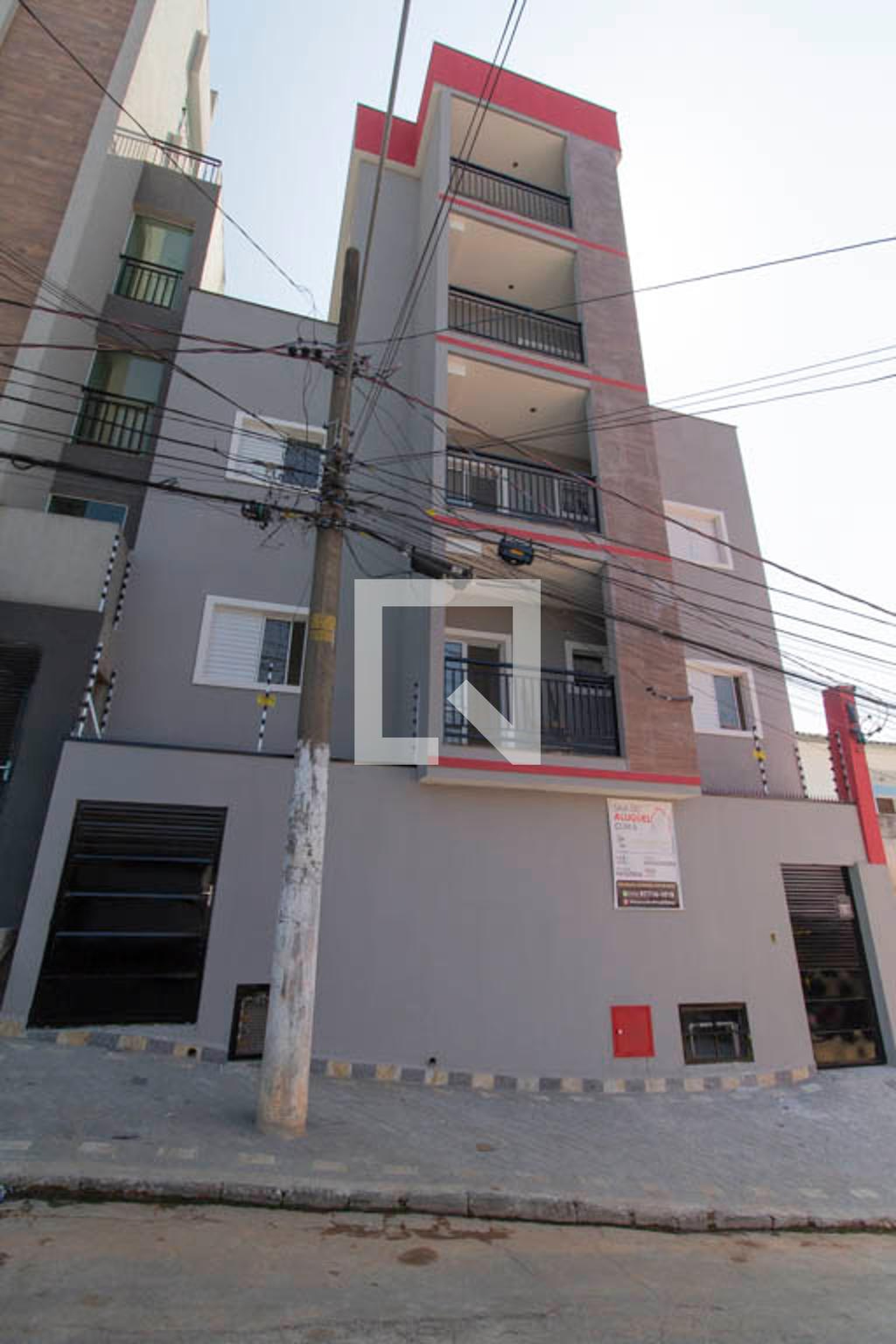 Fachada Condomínio em Rua Reverendo Alcides Franco, 65