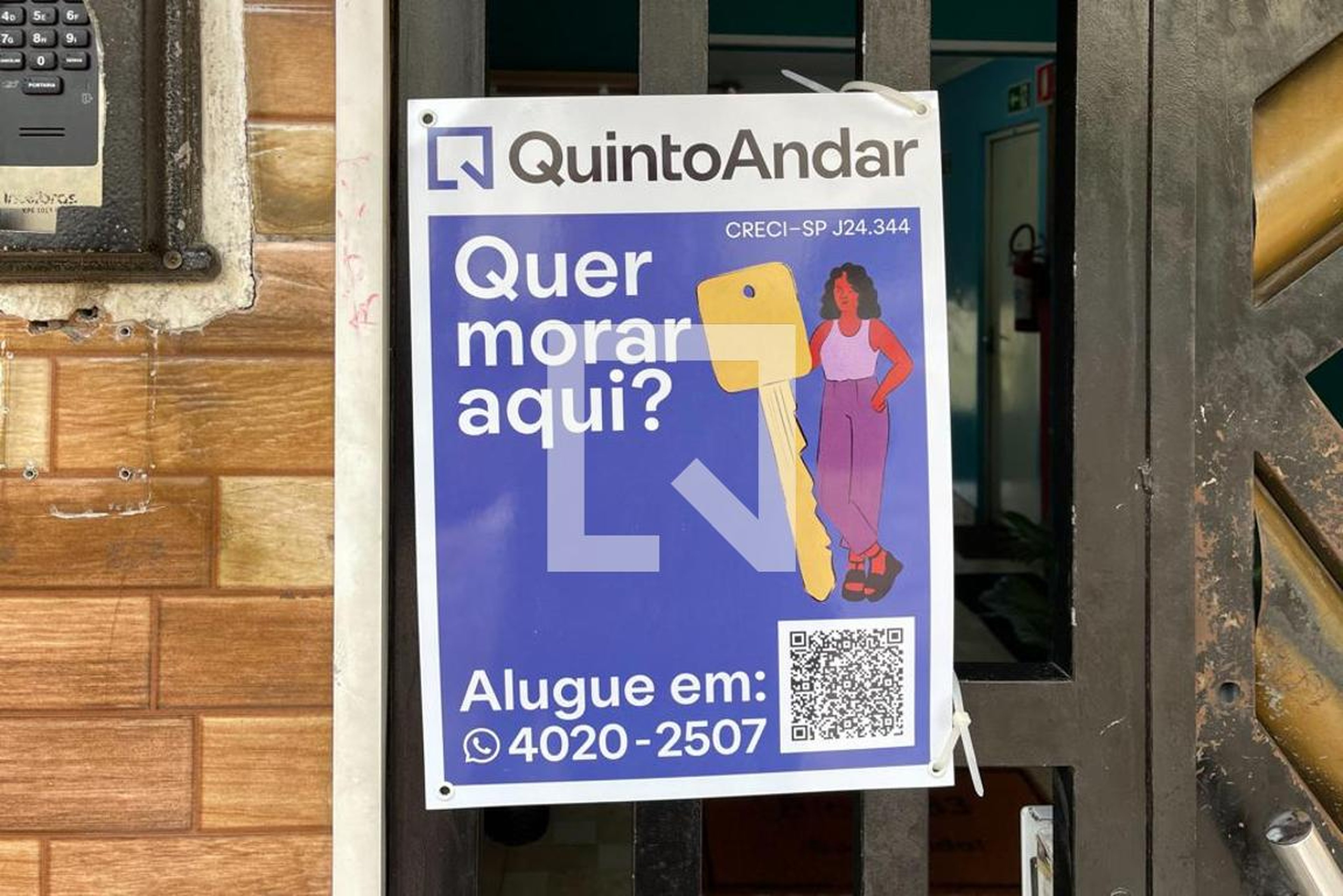 Fachada Condomínio em Rua Constelação, 200