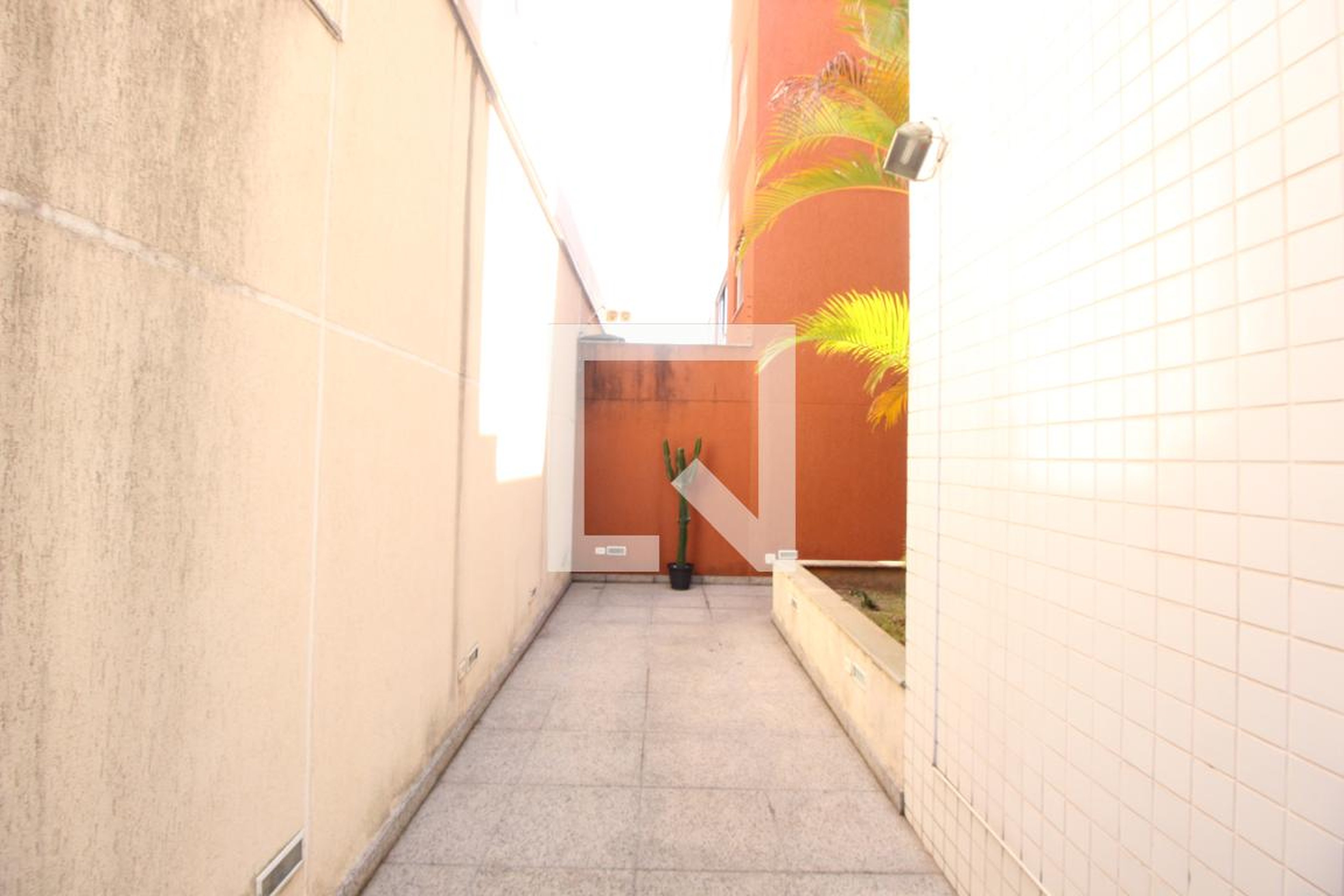 Entrada do prédio - Edifício Rosa da Montanha