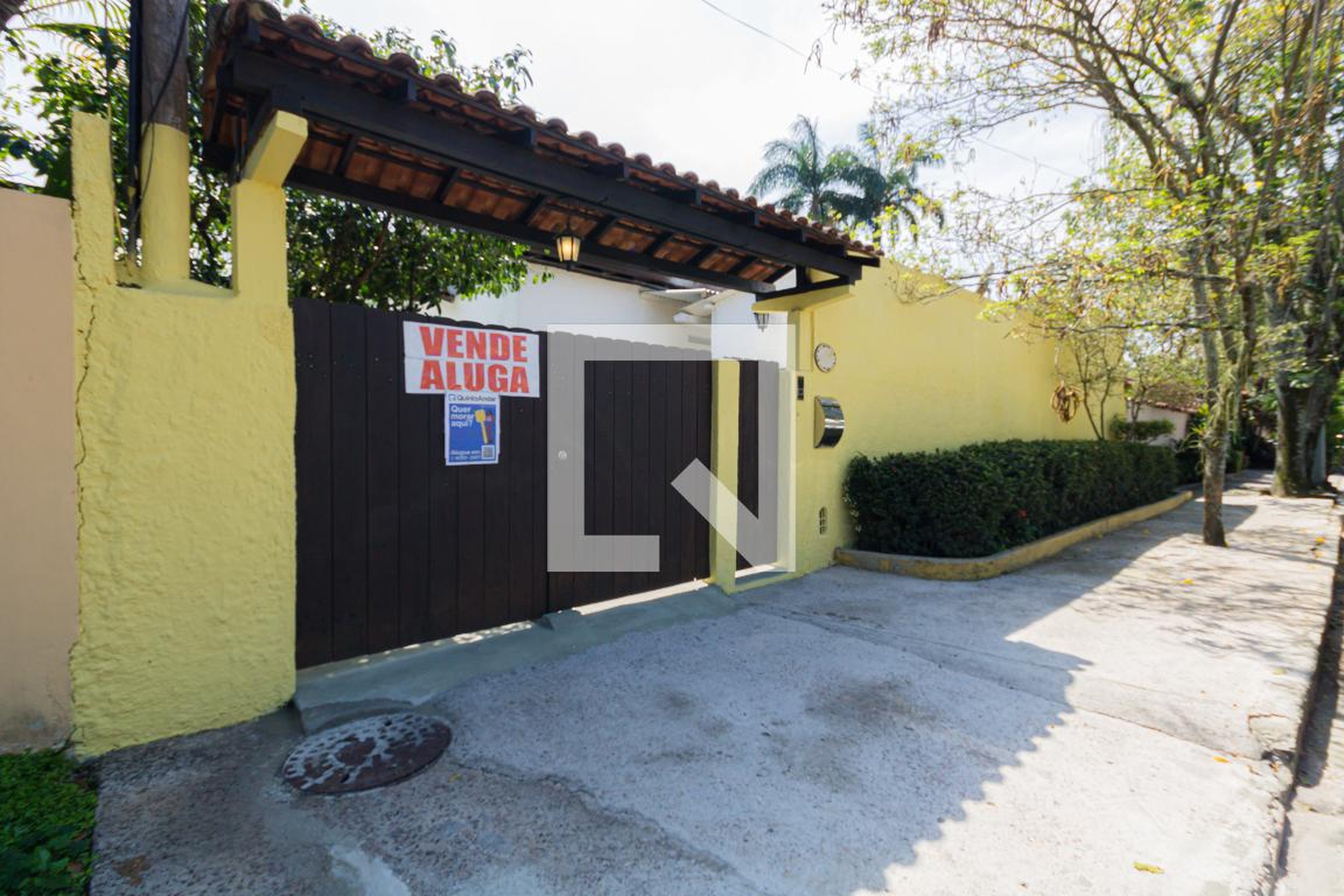 Fachada Condomínio em Rua Rio Sangrador, 260