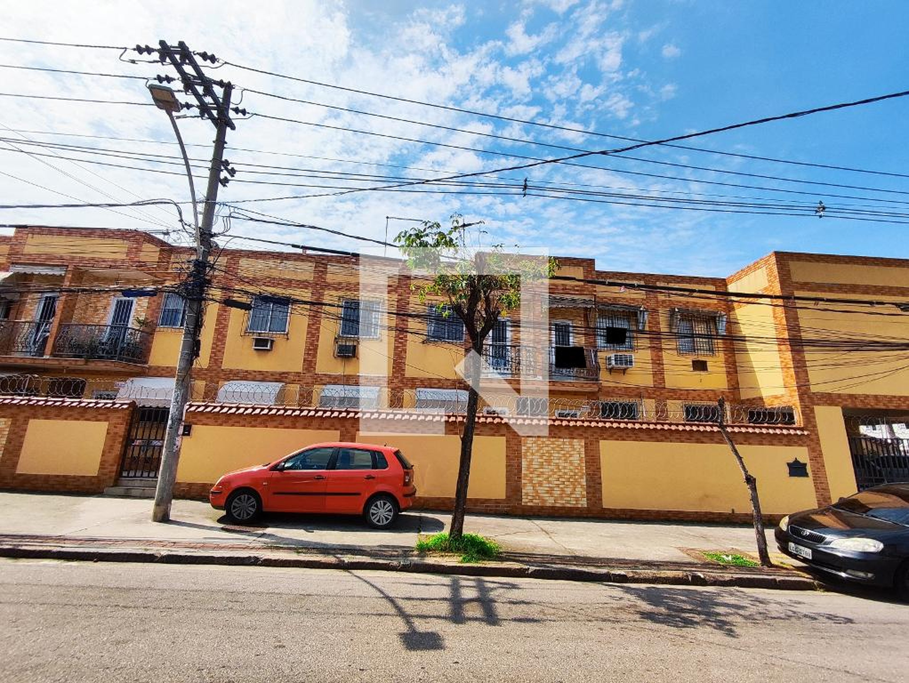 Fachada Condomínio em Rua Cerqueira Daltro, 485