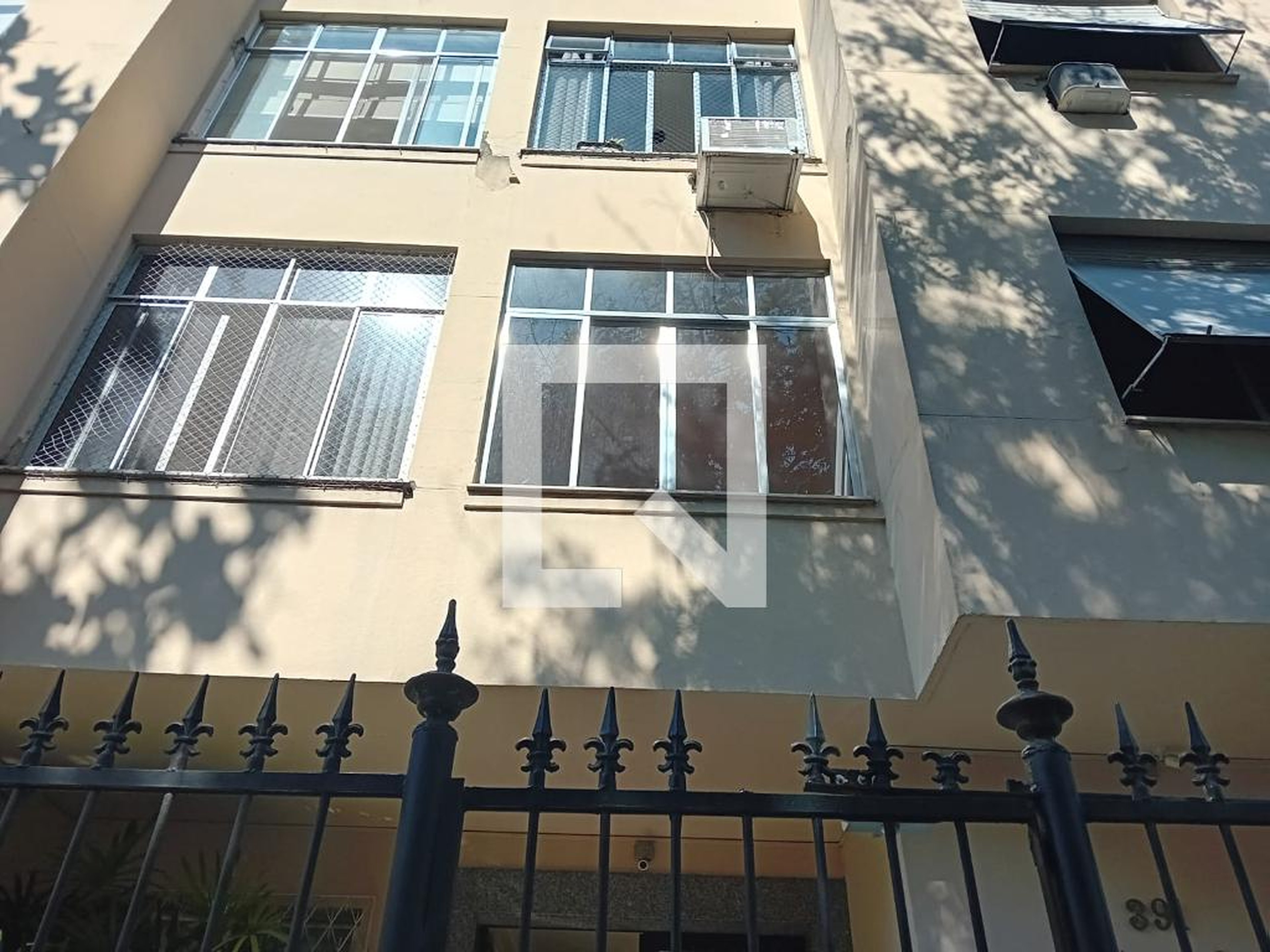 Fachada do Prédio Condomínio em Rua das Laranjeiras, 901