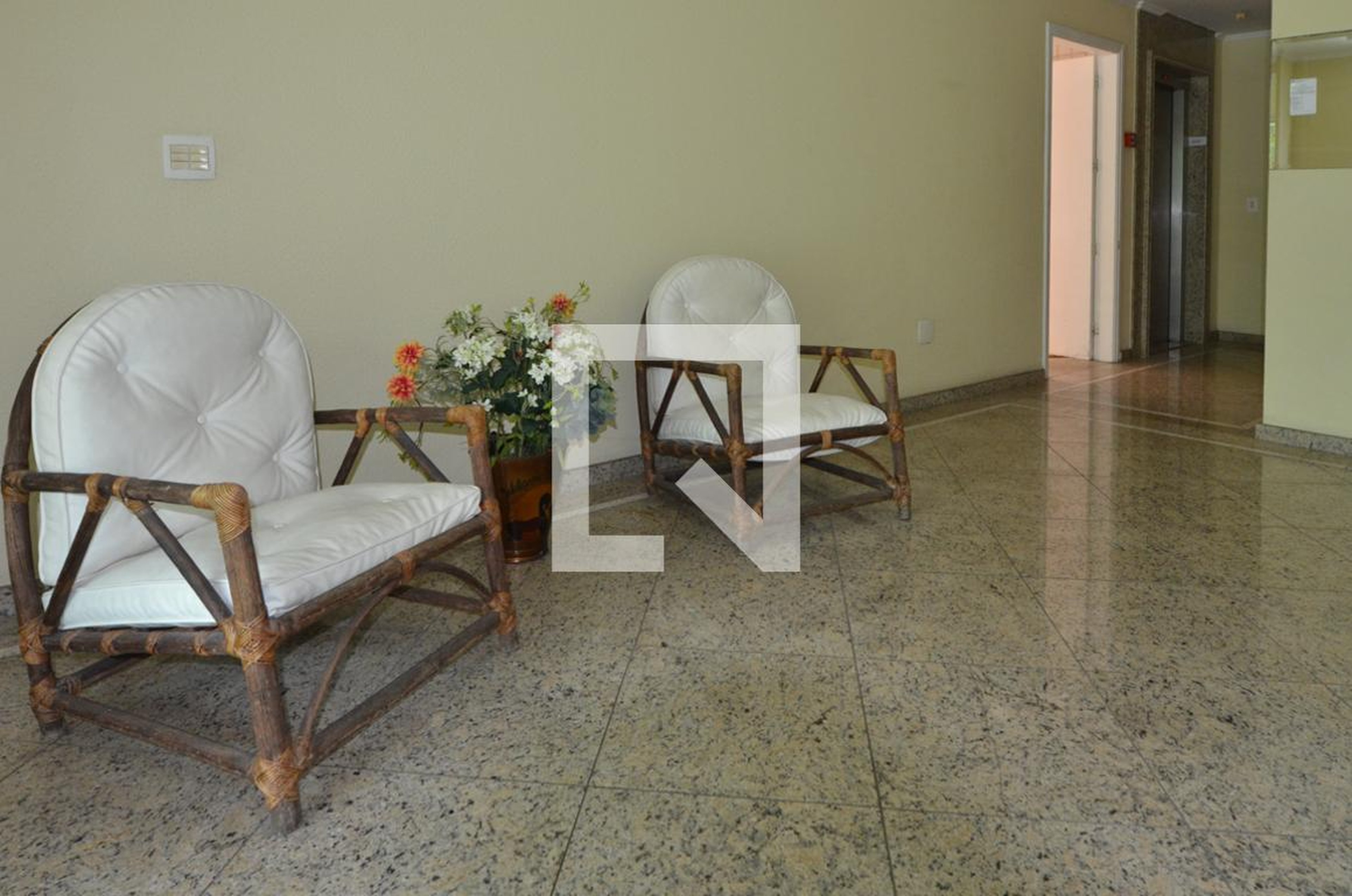 Hall de entrada - Edifício Residencial Santa Alayde