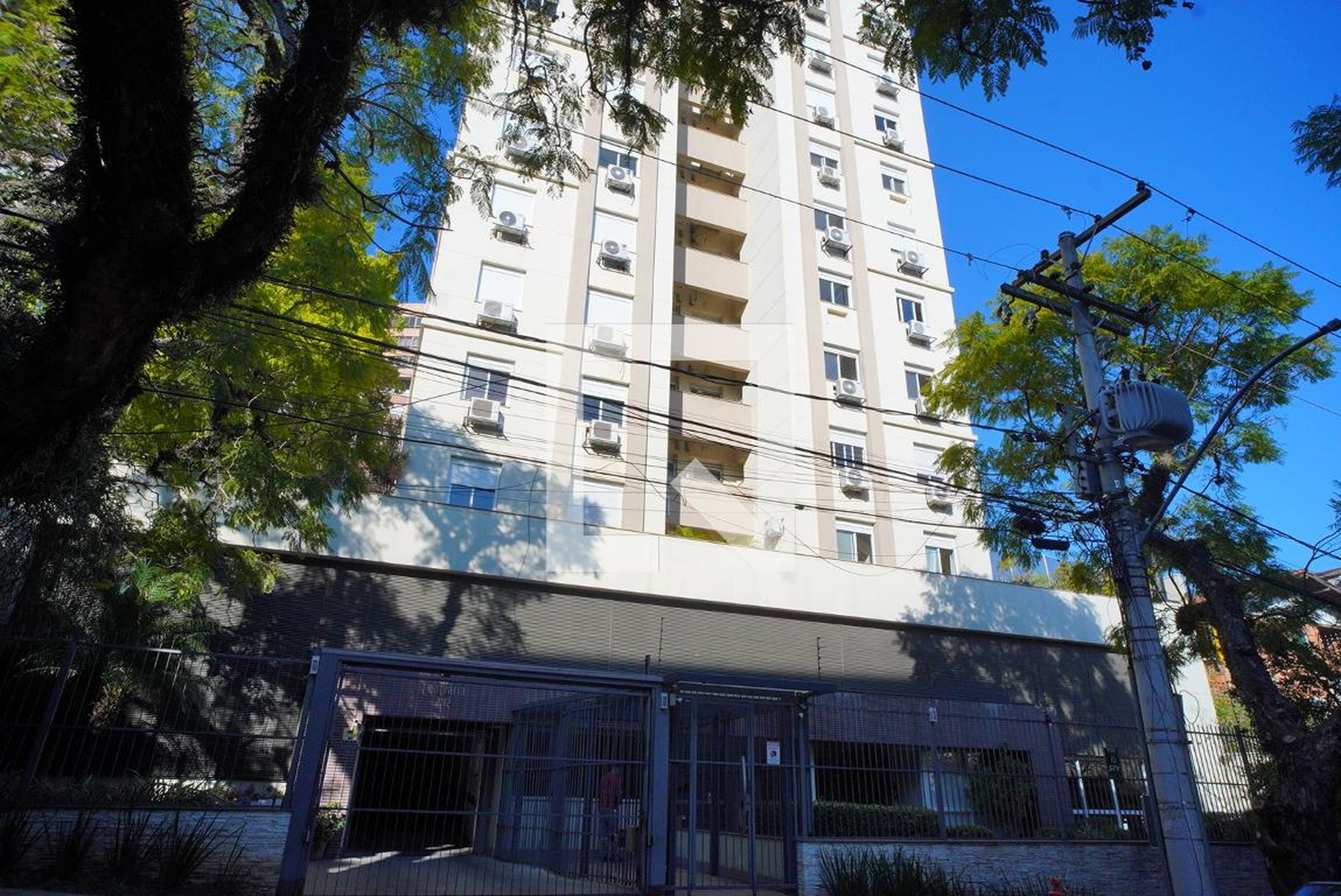 Edifício Condomínio Confraria 242